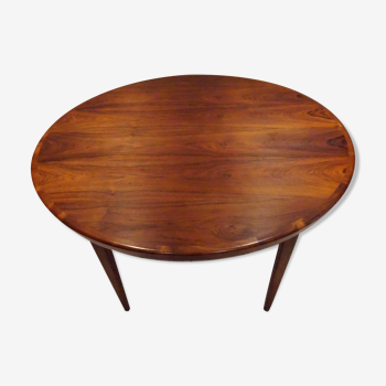 Extendable Scandinavian dining table in Rosewood