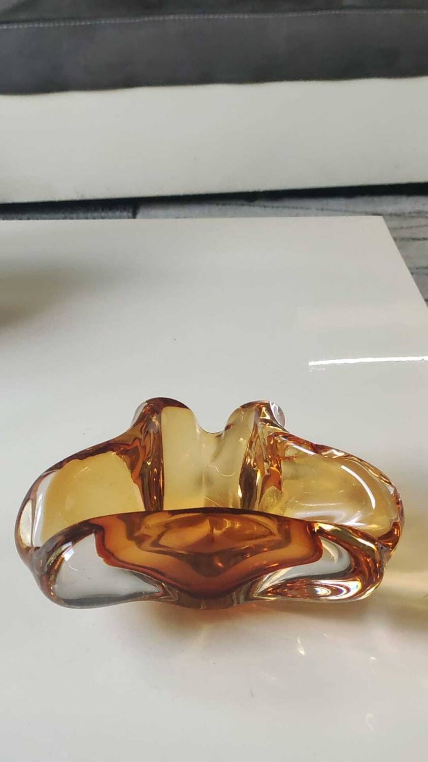 Murano ashtray/pocket tray free organic floral shape. amber tones. dim 17 x 14 cm