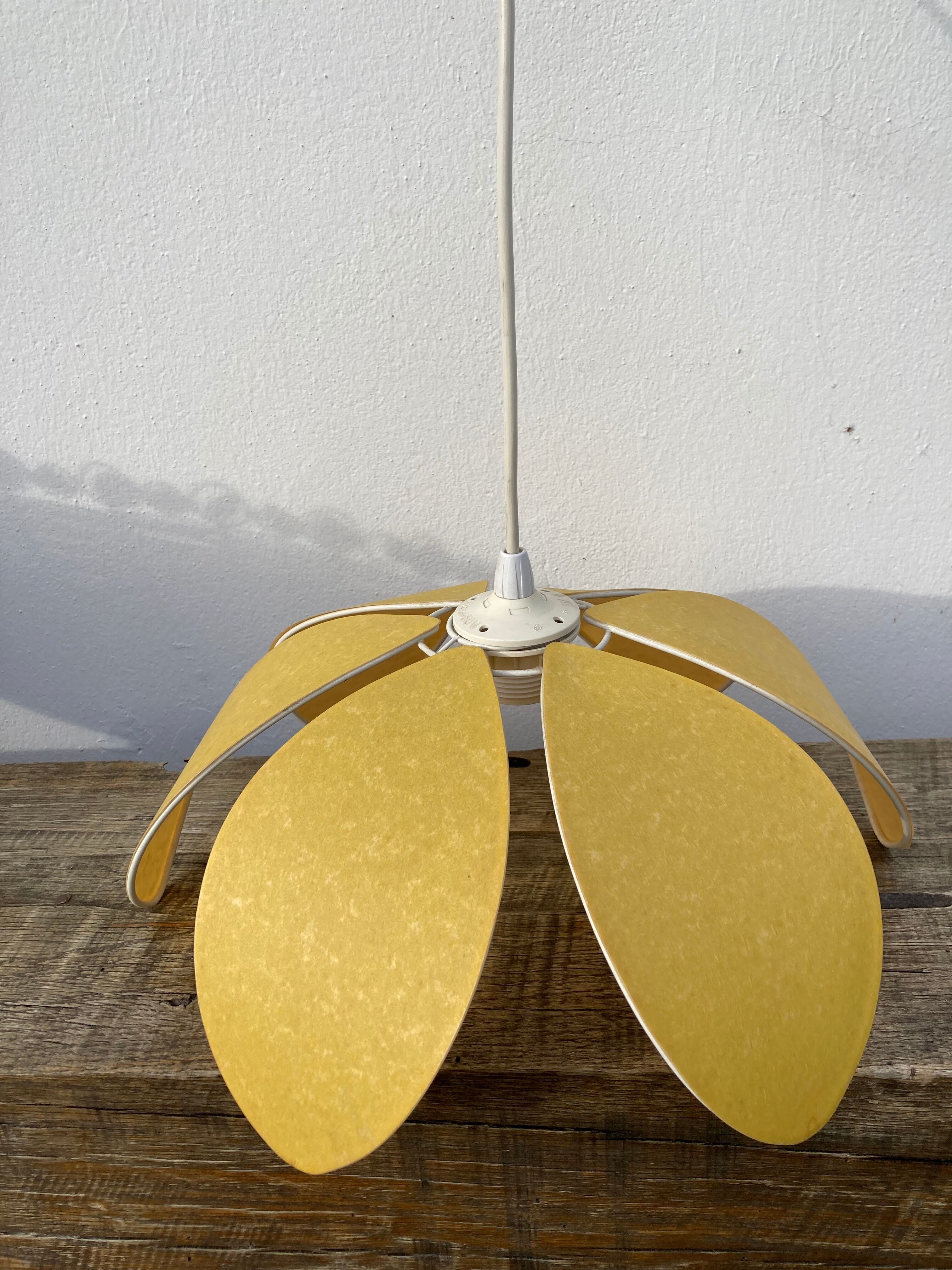 Suspension flower petal yellow vintage 70s