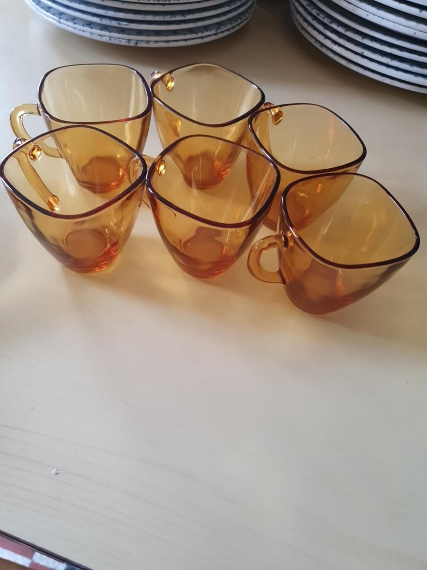 Service of 6 cups and saucers in amber glass.