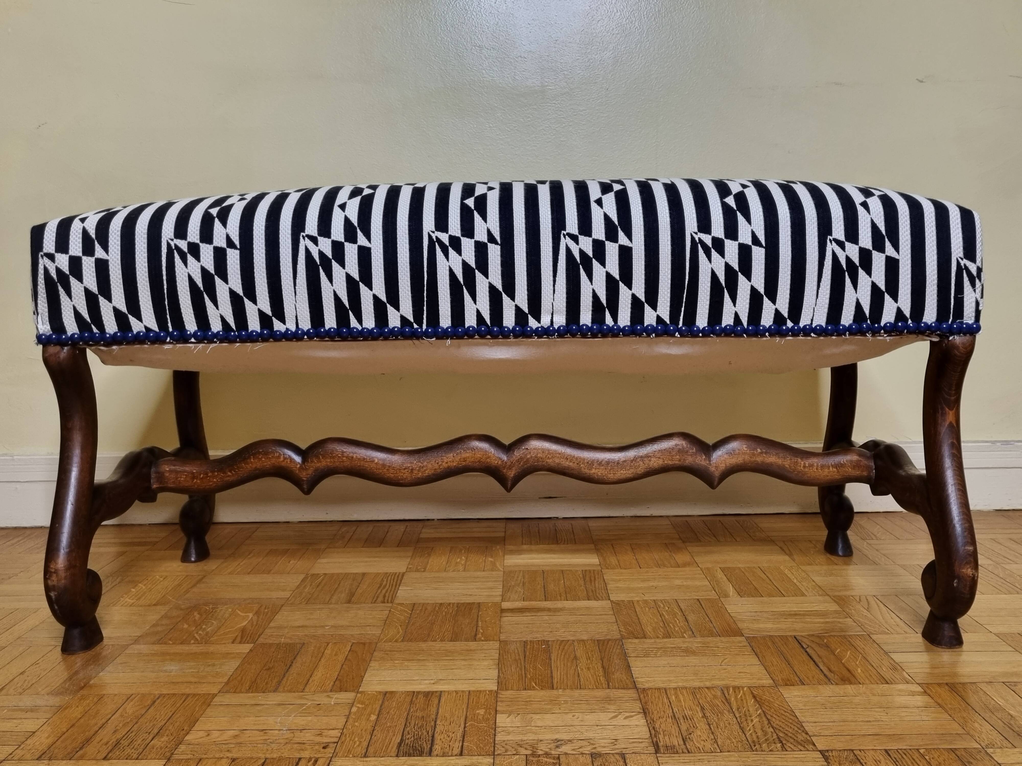 Vintage reupholstered solid wood footboard bench, kirkbydesign publisher fabric, 88 cm