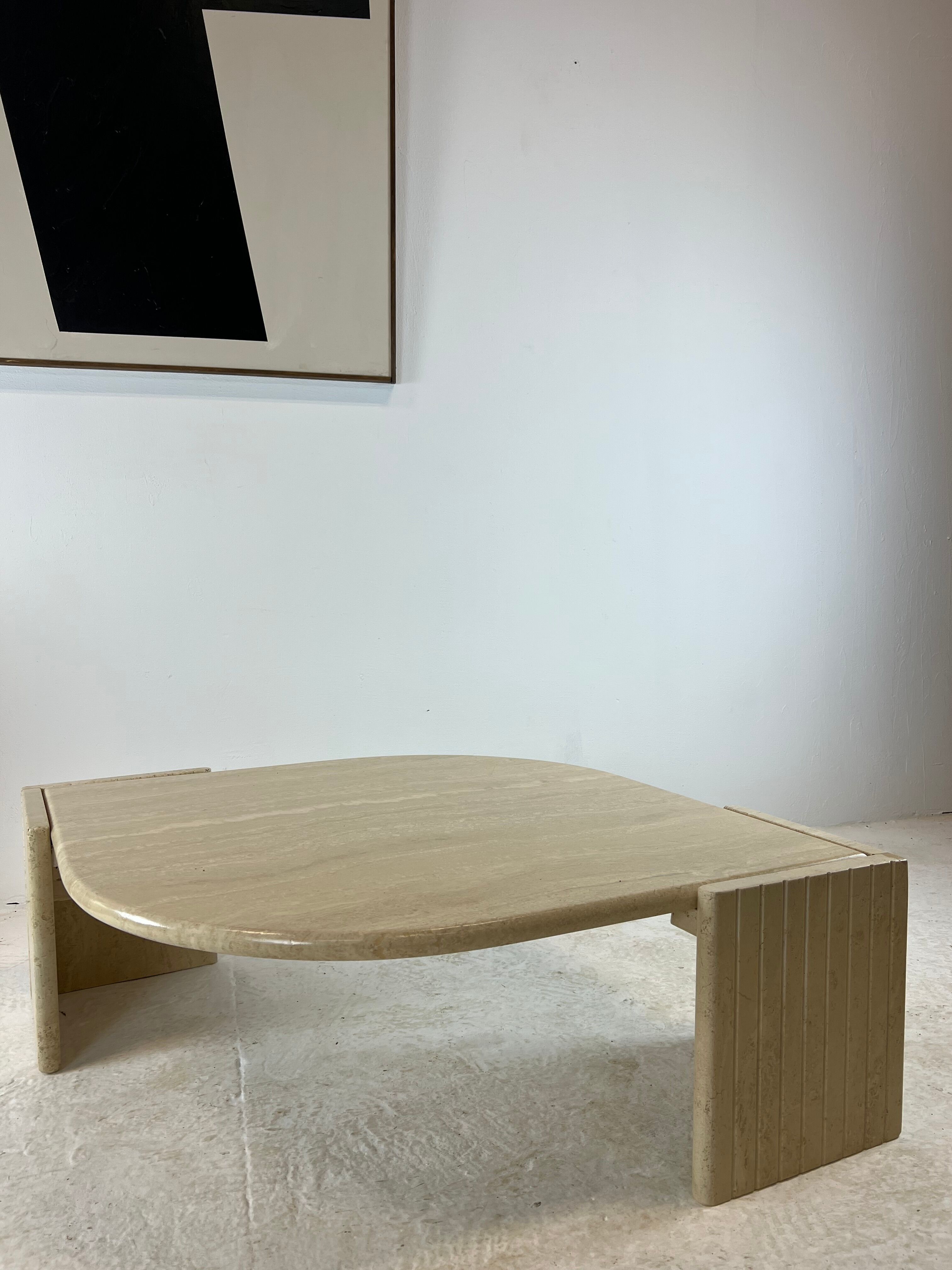 Coffee table Roche Bobois "eye" in travertine, 1970