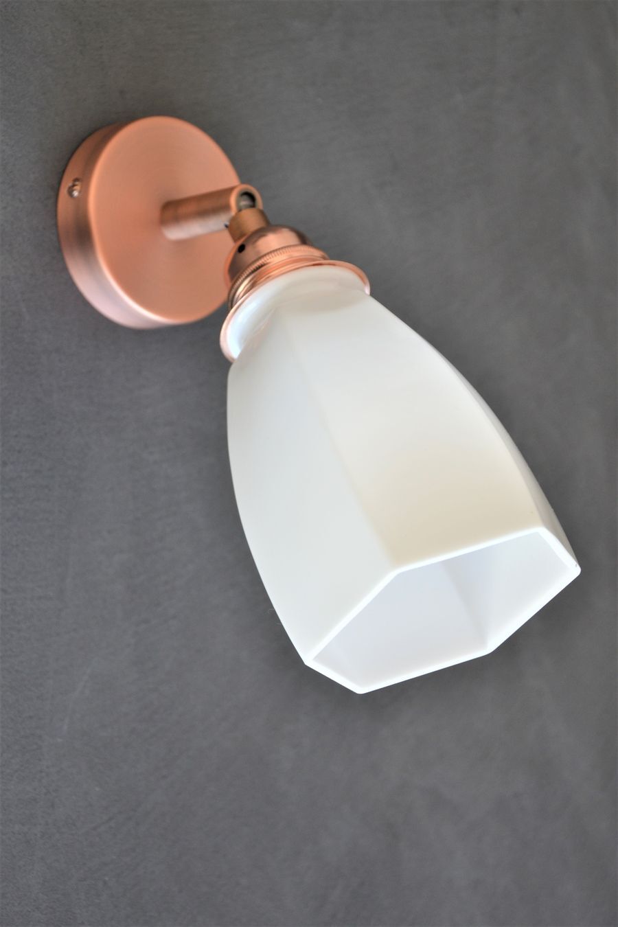Original articulated wall lamp in white opaline and copper support