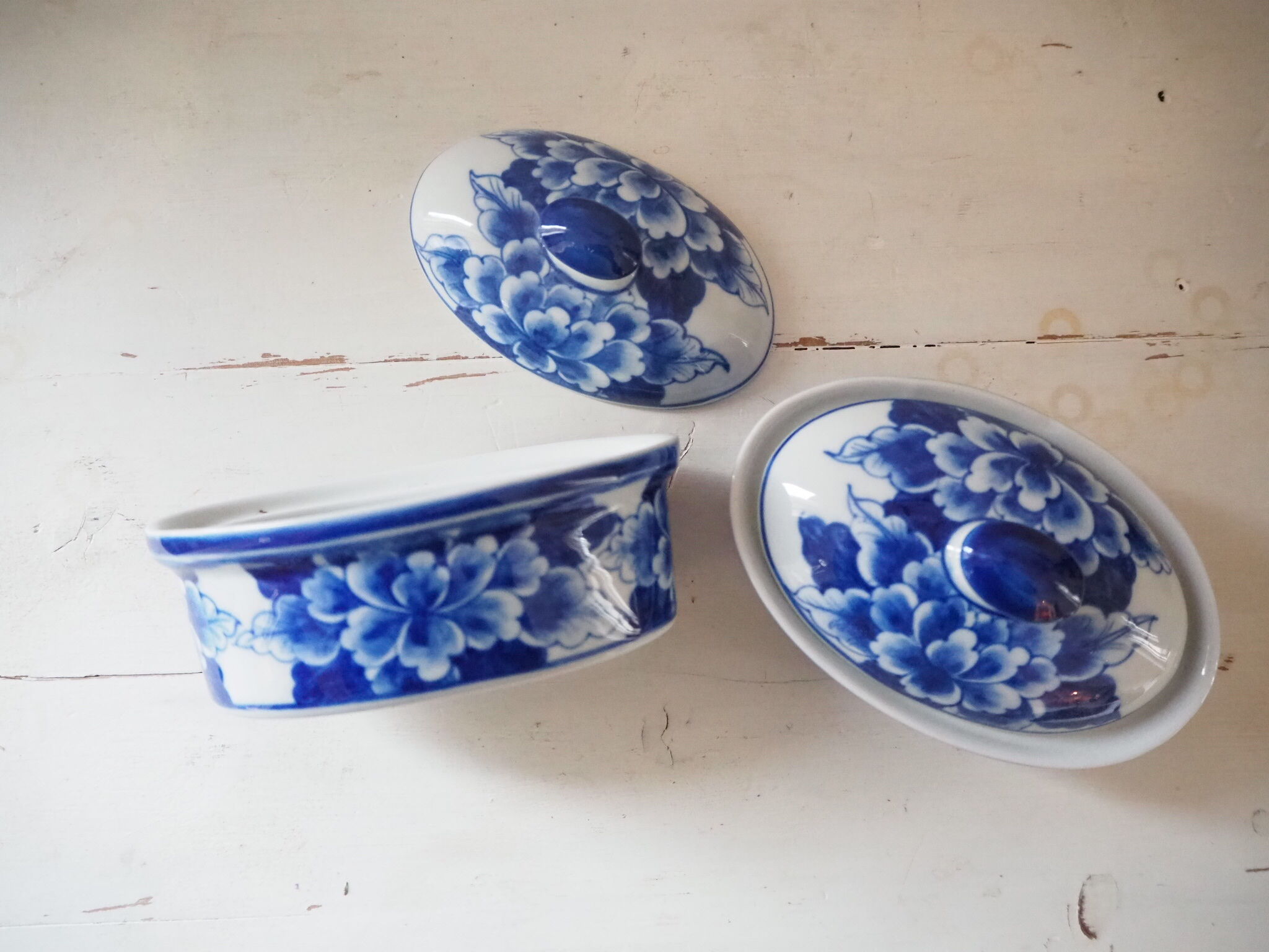 Set of two porcelain ramekins