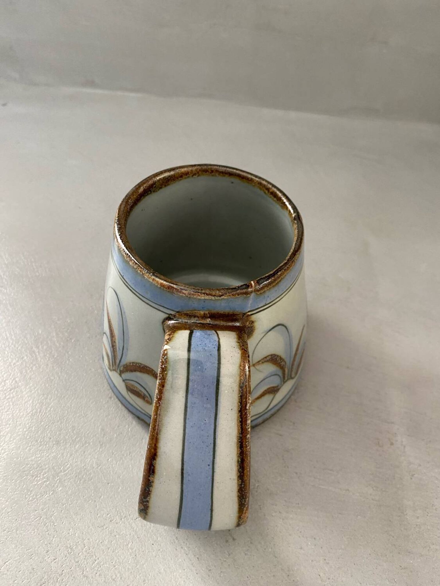 Vase mug en céramique artisanat mexicain signé oiseau fleur
