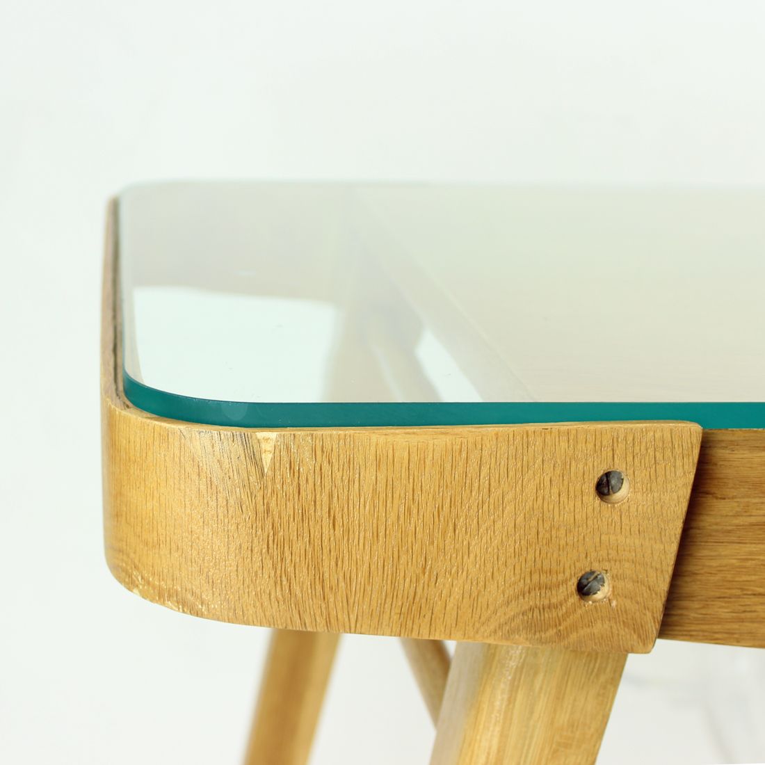 Table basse du milieu du siècle en chêne et verre, Tchécoslovaquie Années 1960