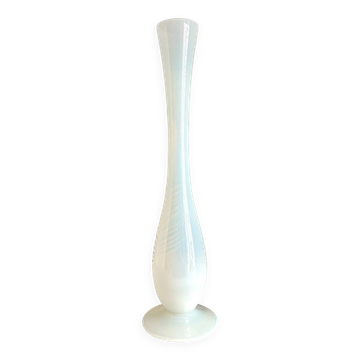 Vase, single-flower vase in white opaline
