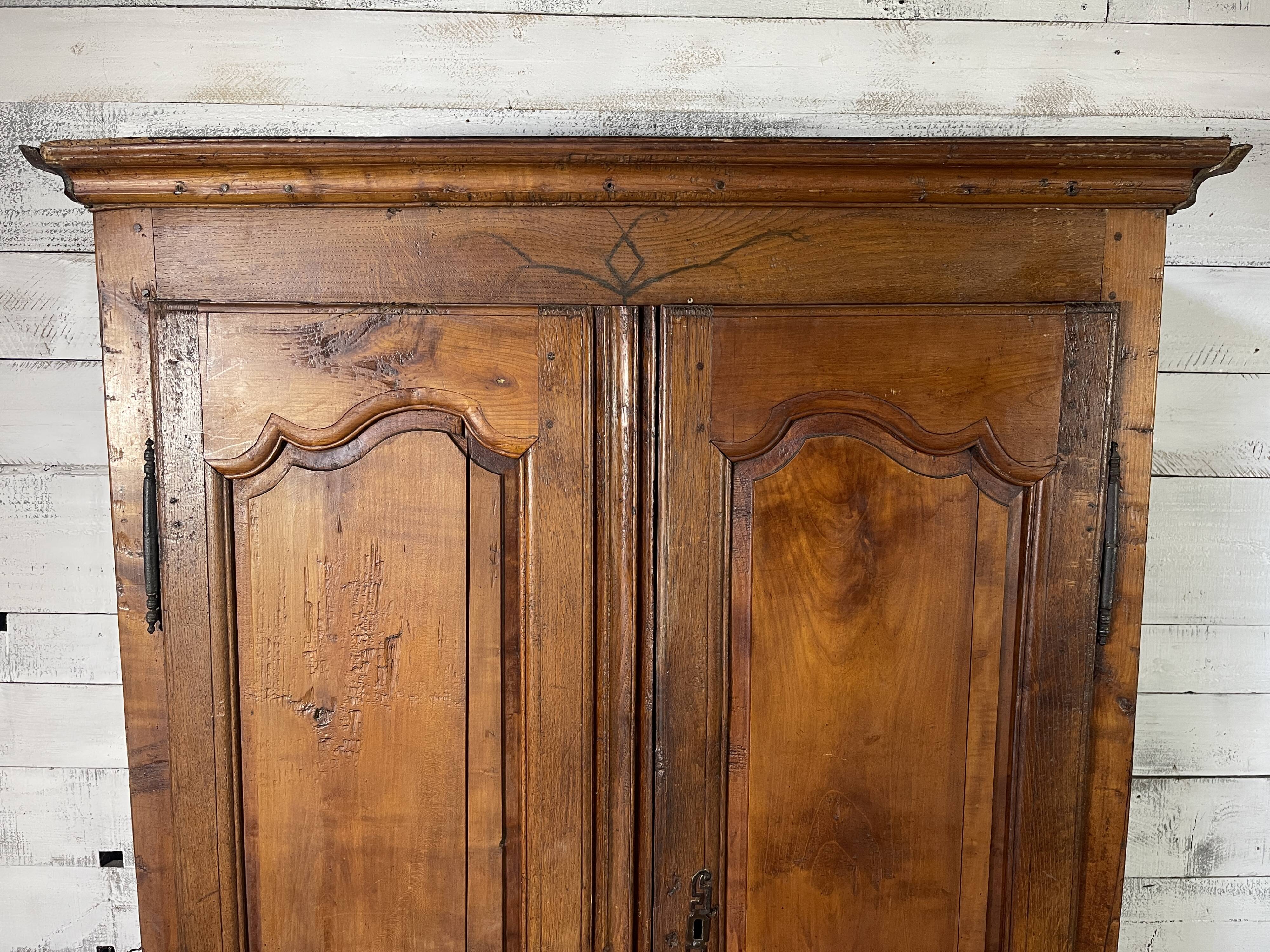 Ancienne armoire en chêne