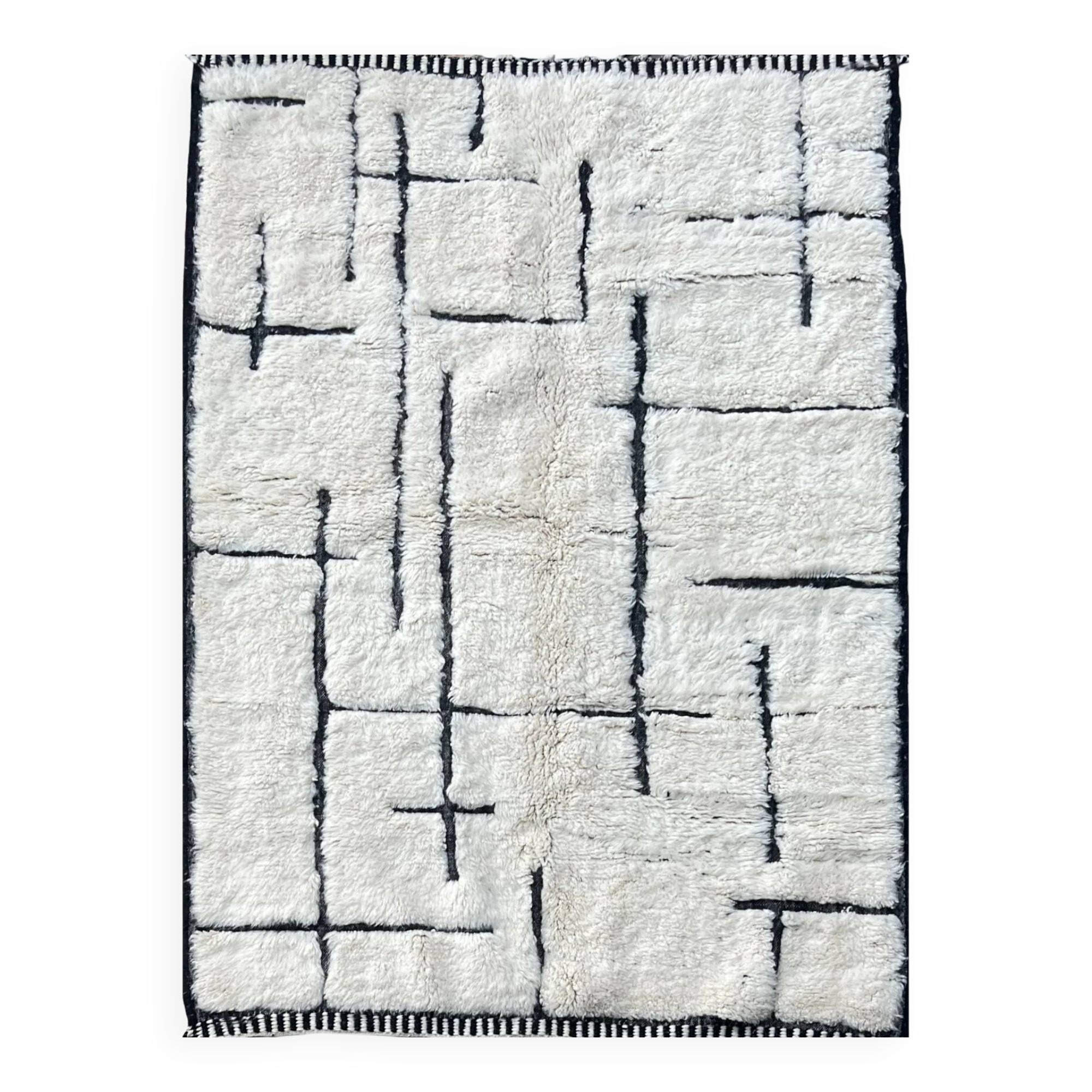 Asilah – Black and white Berber rug