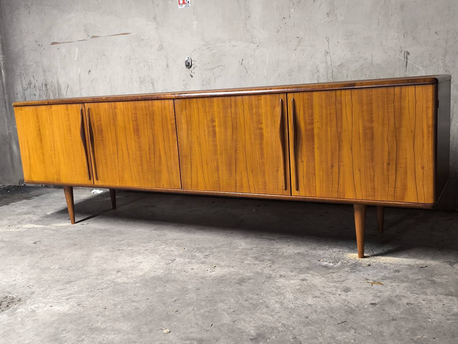 Enfilade scandinave vintage en palissandre
