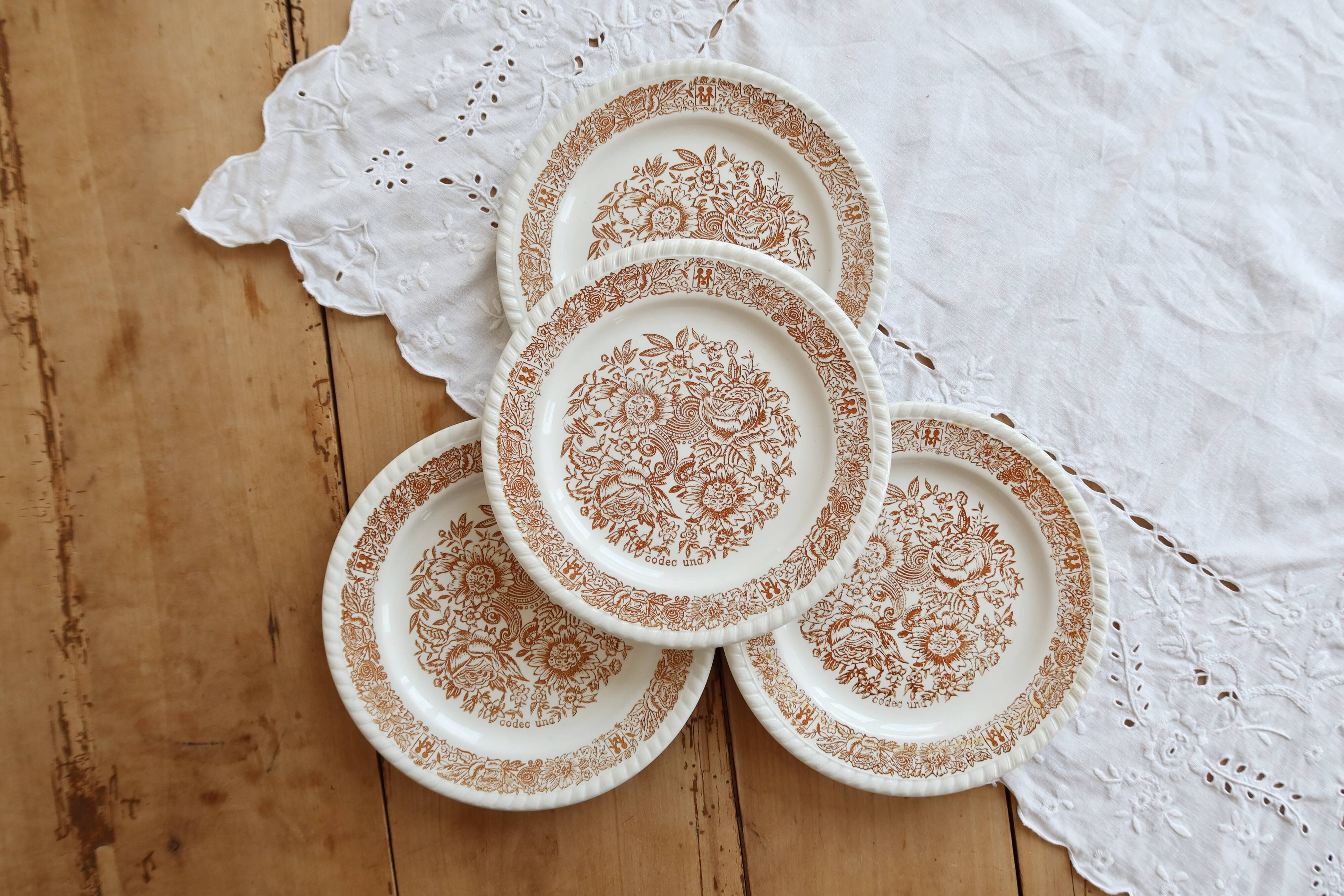 4 assiettes à dessert vintage fleuries – Codec – Décor brun rustique