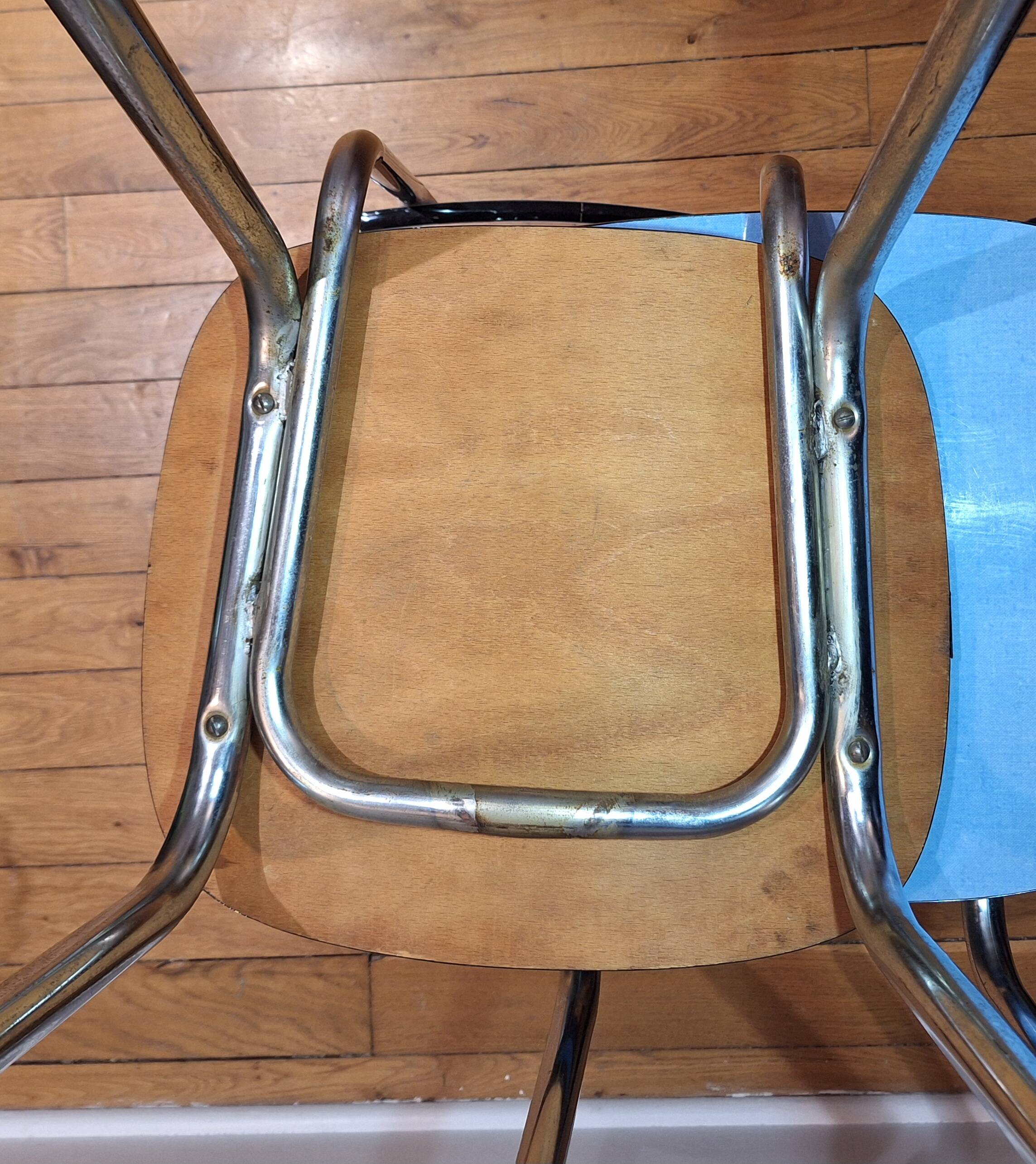 Table et chaises formica bleu