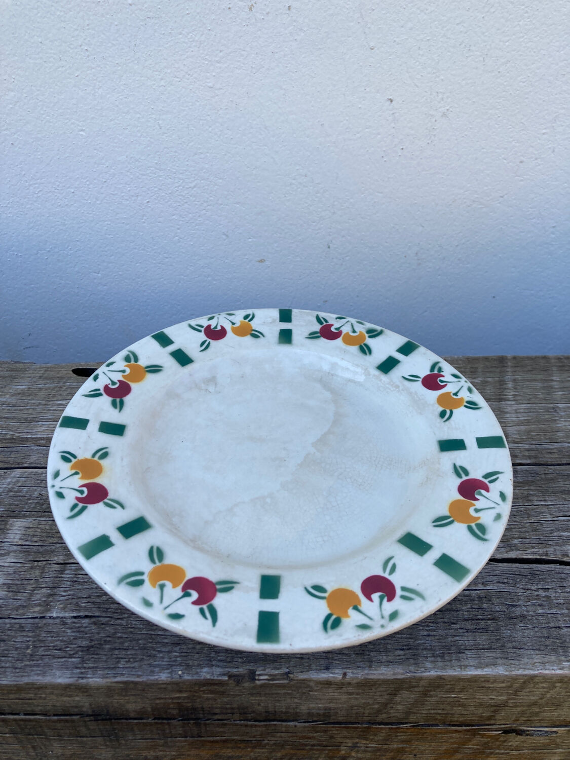 Compotier en céramique Gien blanc à motifs de fruits