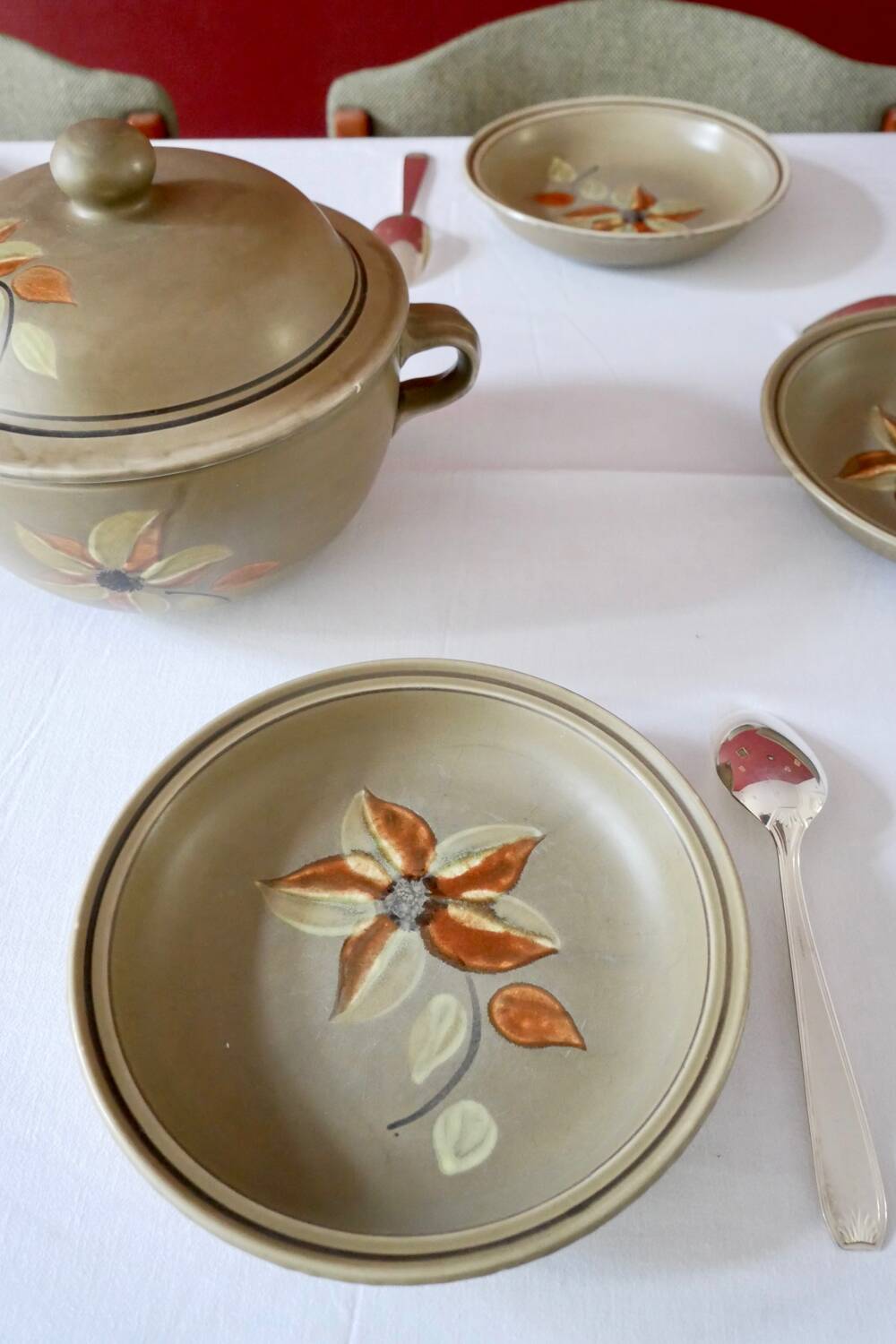 Lot 6 soup plates with soup tureens / Revernay art workshops service