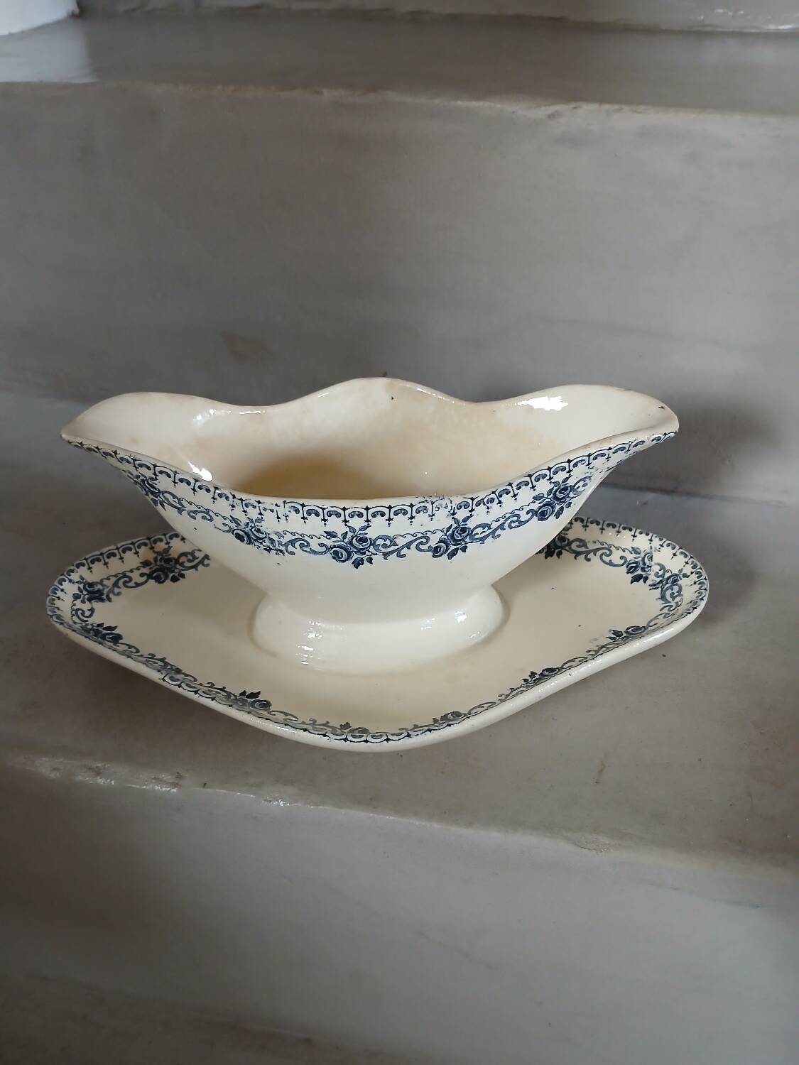 Old Terre de fer sauce boat