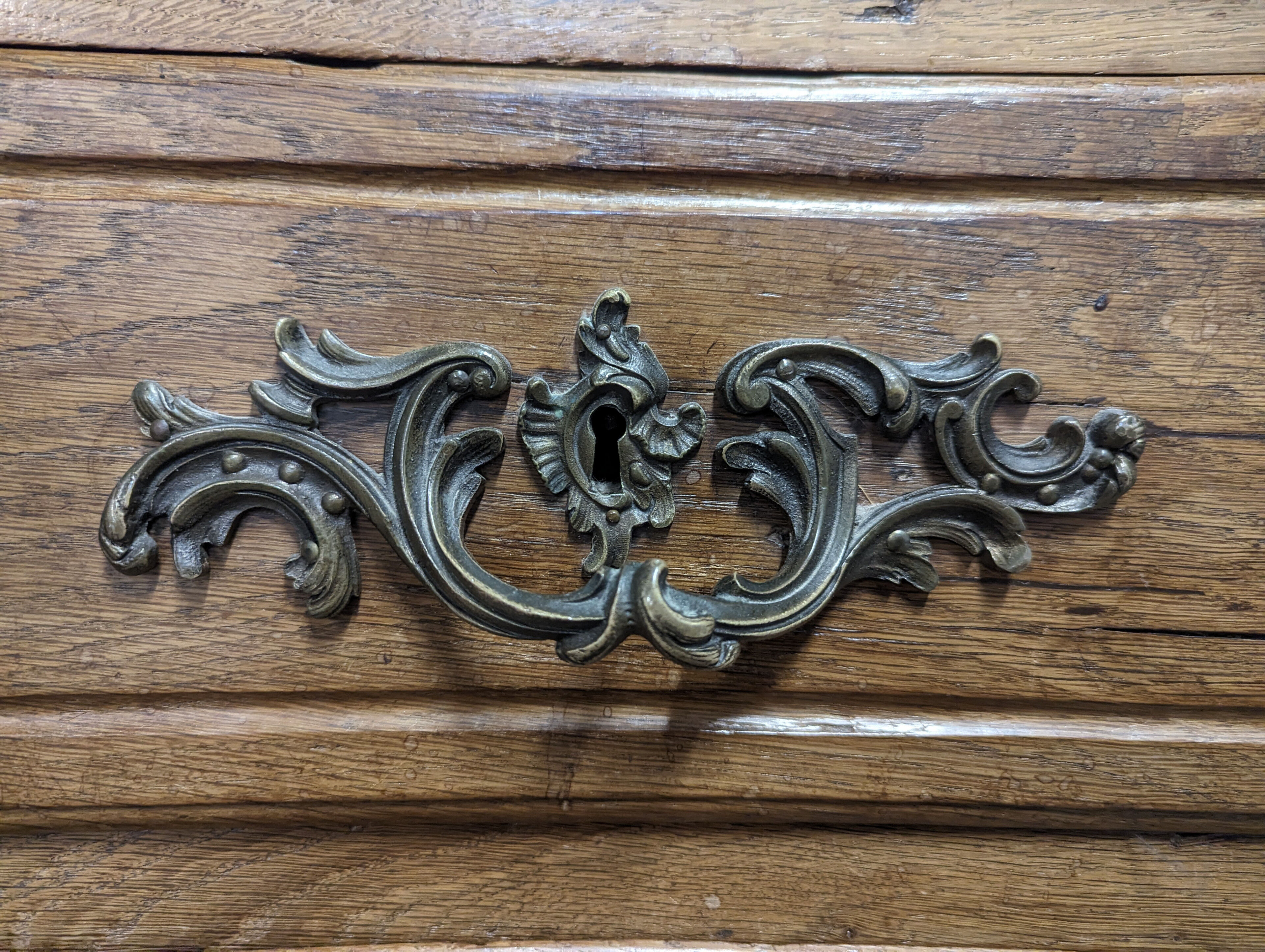 Louis XIV period chest of drawers in oak