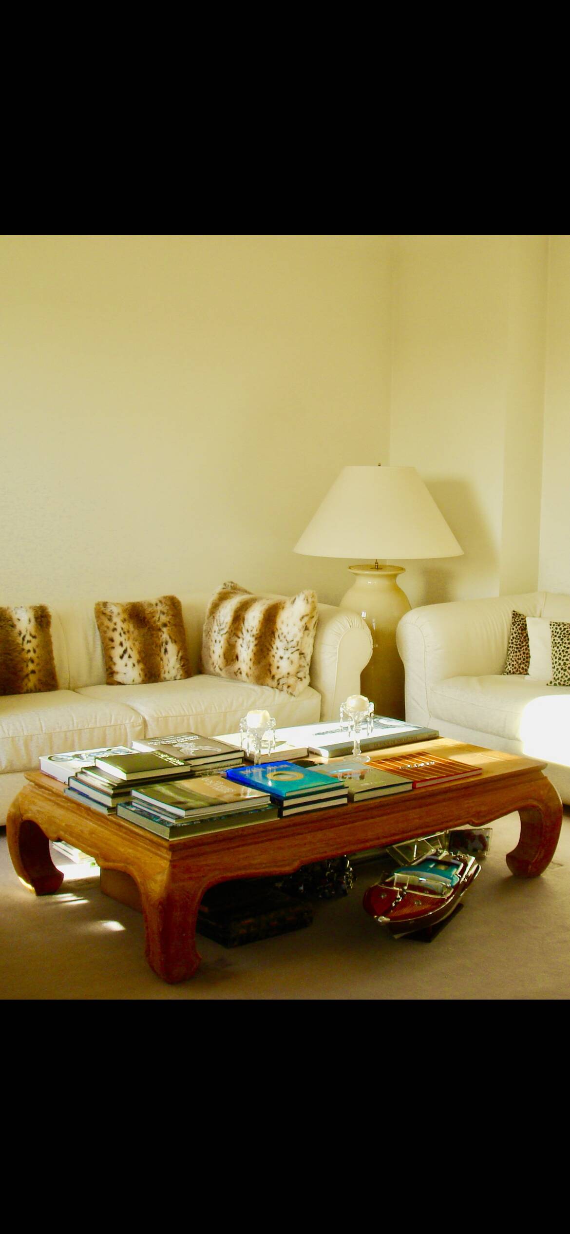 Exotic coffee table "Opium"