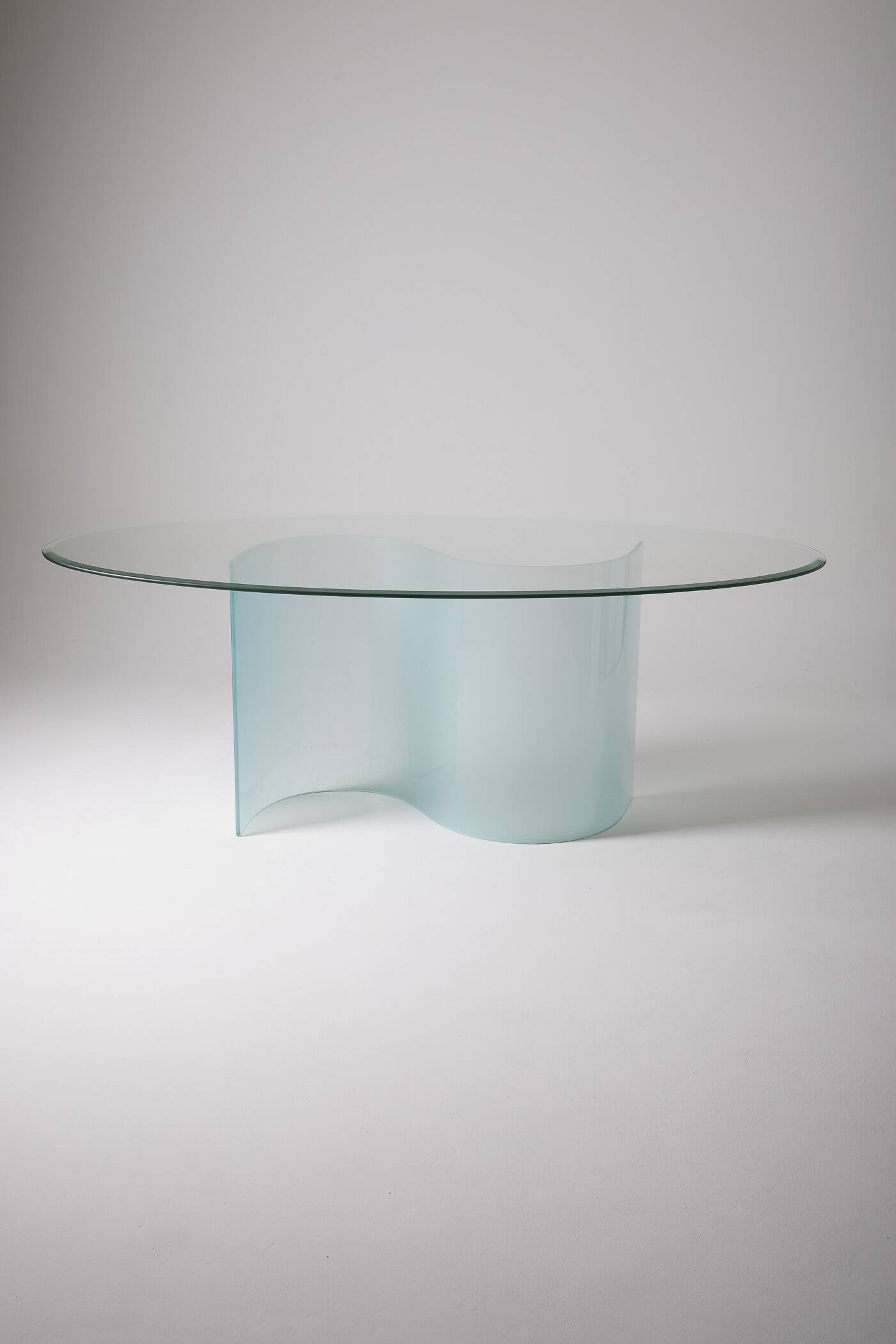 Oval glass table