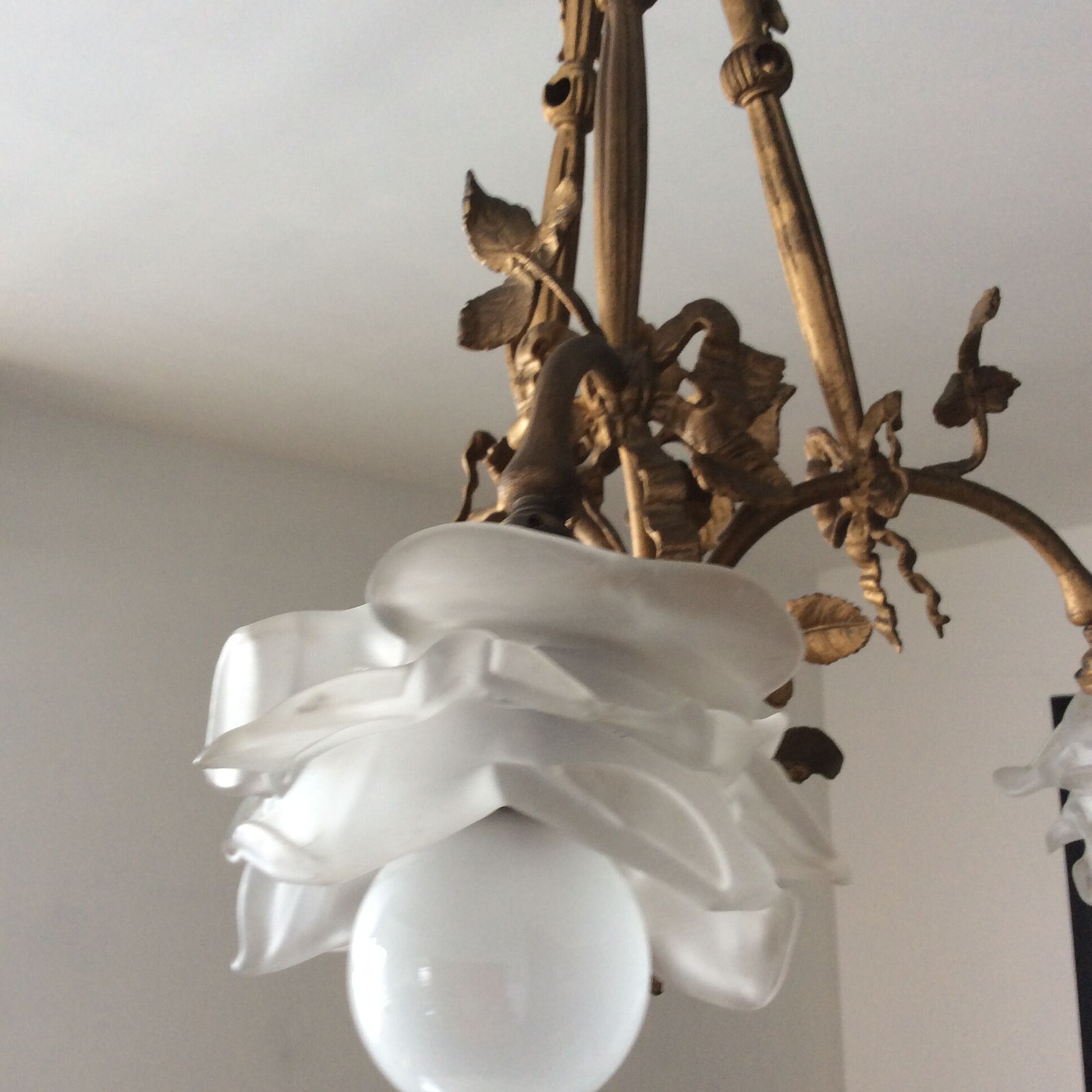 Former Louis XVI-style bronze chandelier 3 pink fires made of Czechoslovakia glass paste