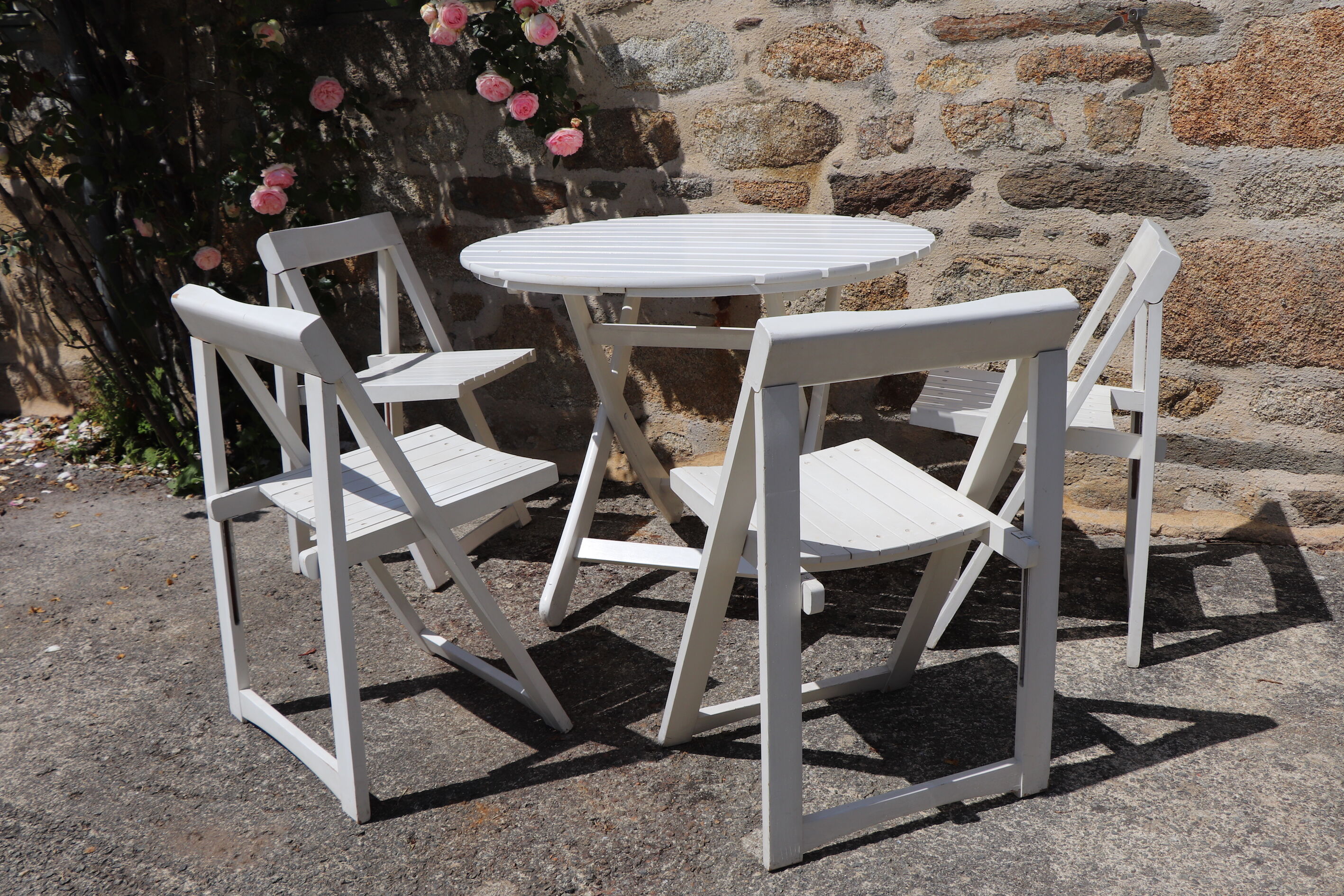 Garden furniture years 40 table and 4 chairs