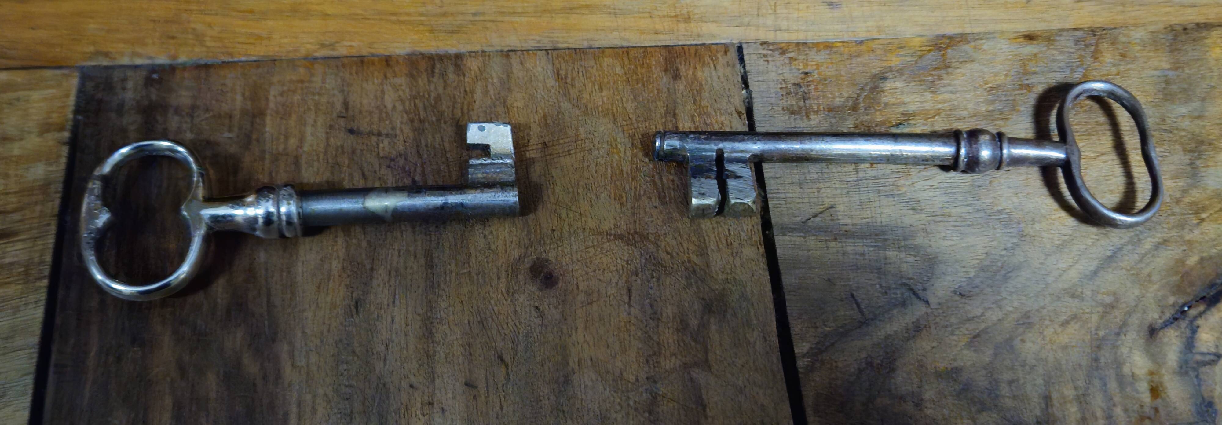 Secretary with three bodies in walnut from the Louis XVI period.