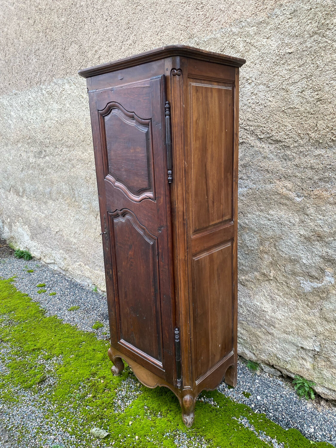 Antique bonnetière