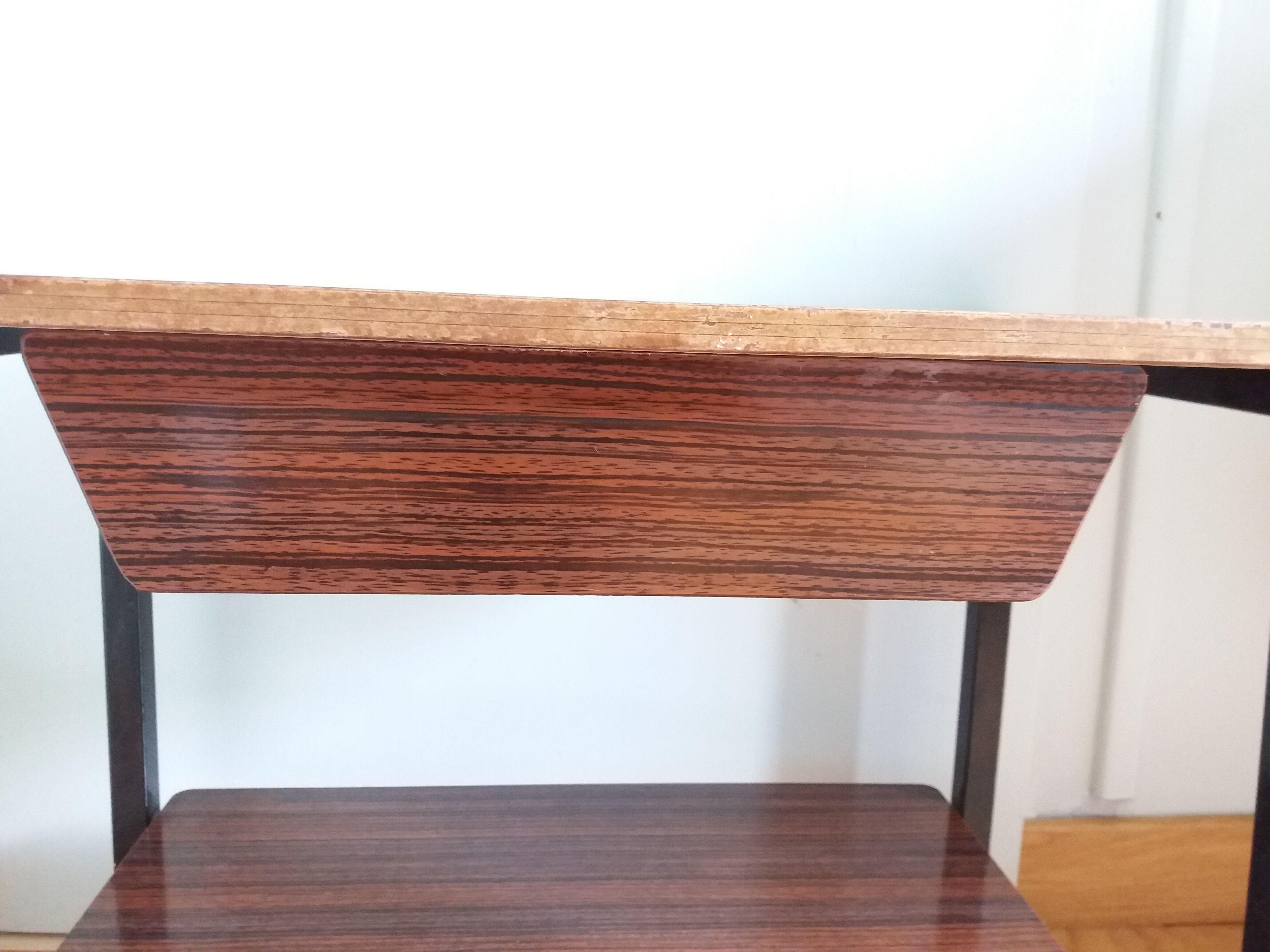 Table de chevet bout de canapé style moderniste formica et métal laqué noir