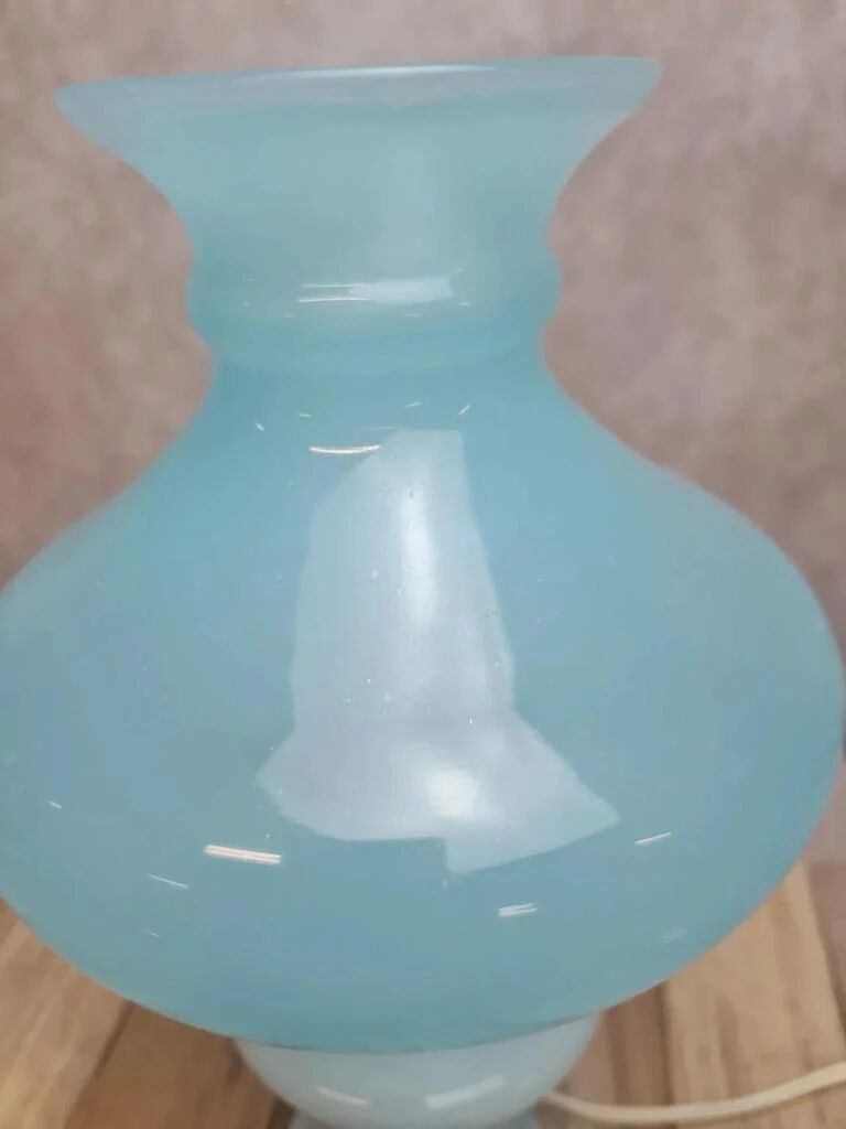 Lampe vintage en opaline bleue – esprit boudoir
