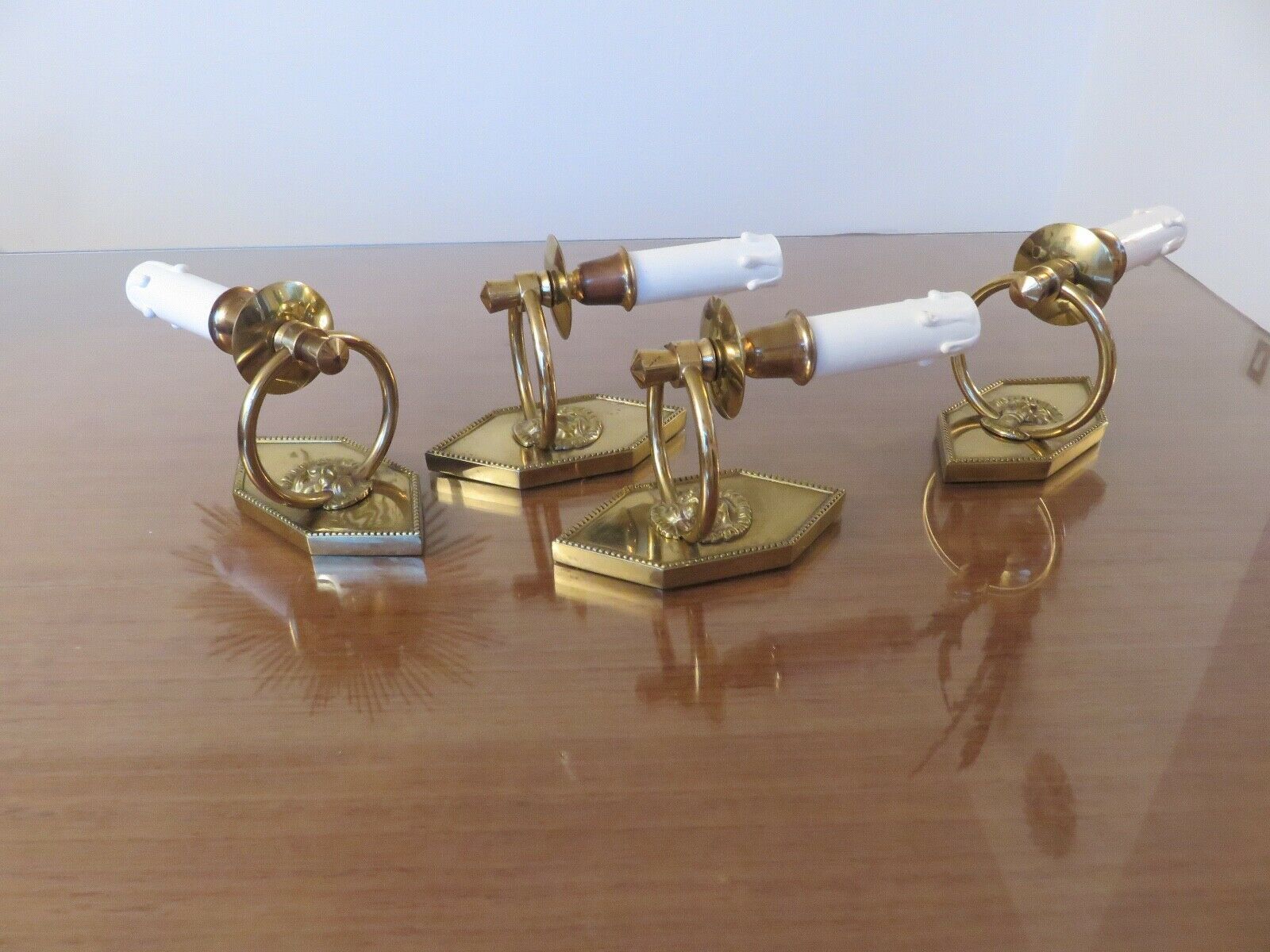 Series of 4 art deco sconces to lions in solid golden brass 40s 50s