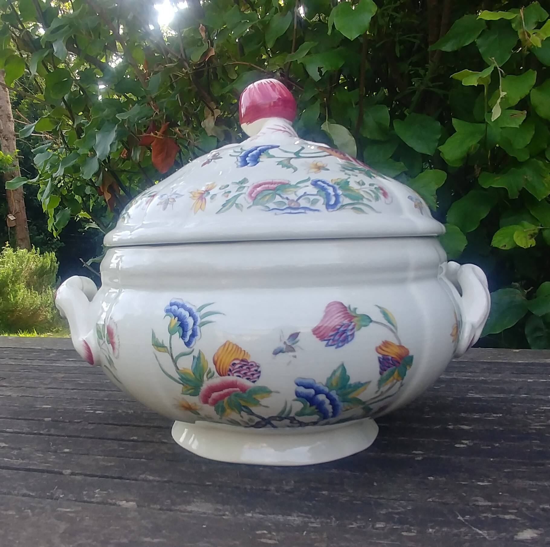 Large porcelain soup tureen from the Sarreguemines earthenware factory, Rouen model