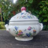 Large porcelain soup tureen from the Sarreguemines earthenware factory, Rouen model