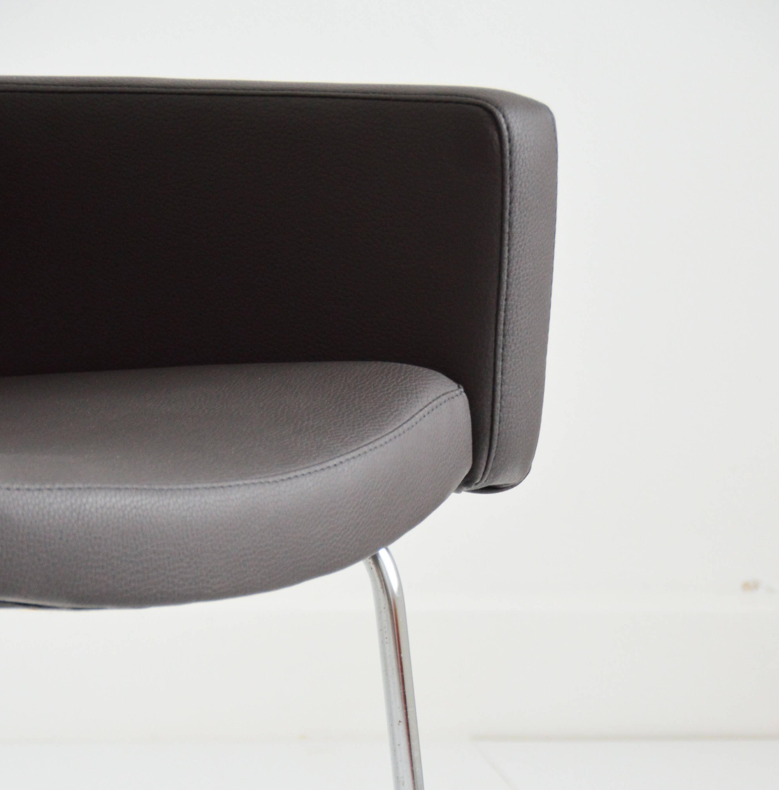 Fauteuil « Conseil » de Pierre Guariche pour Meurop 1960s ( 1 / 2 )