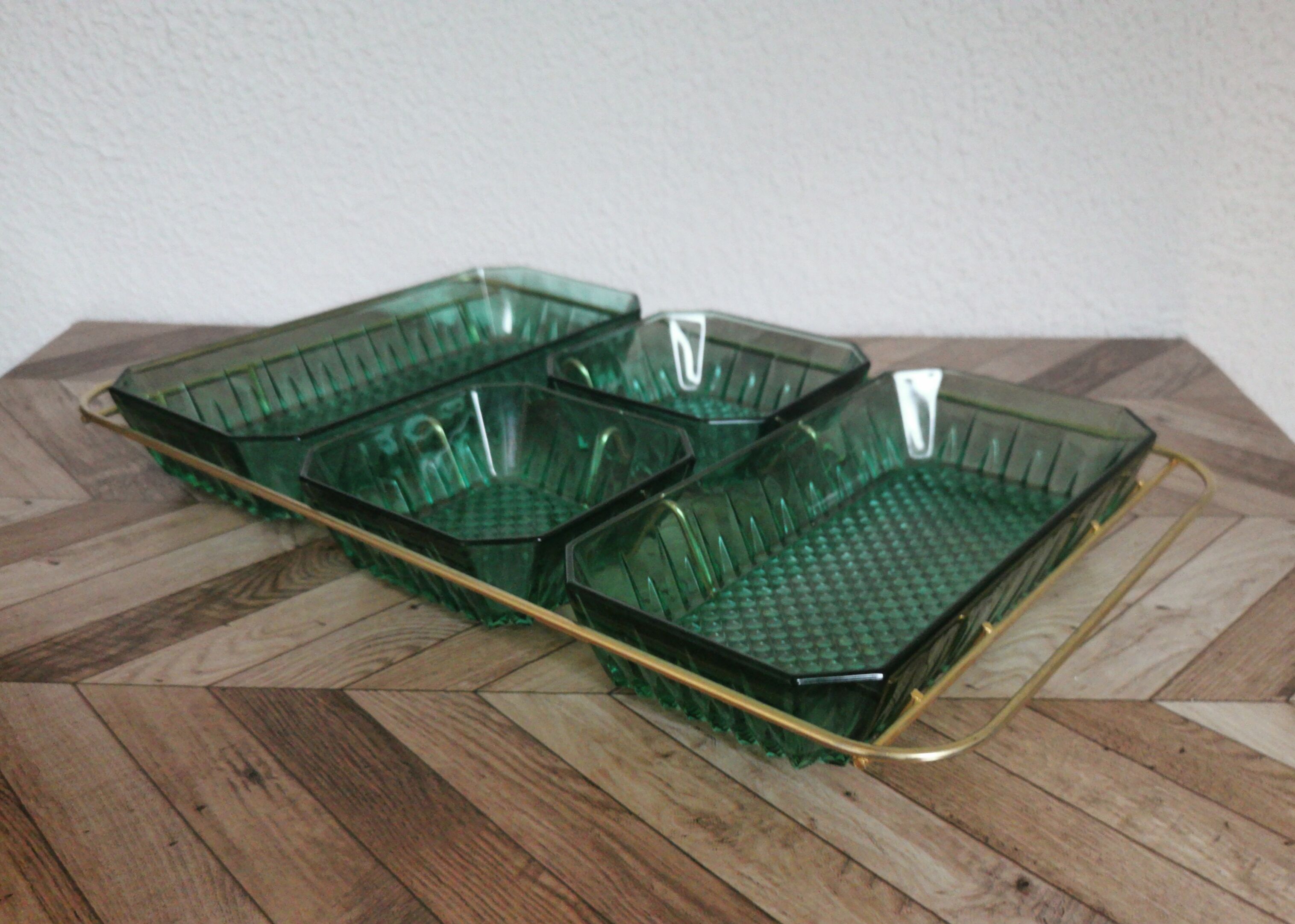Arcoroc Emerald green and gold aperitif tray