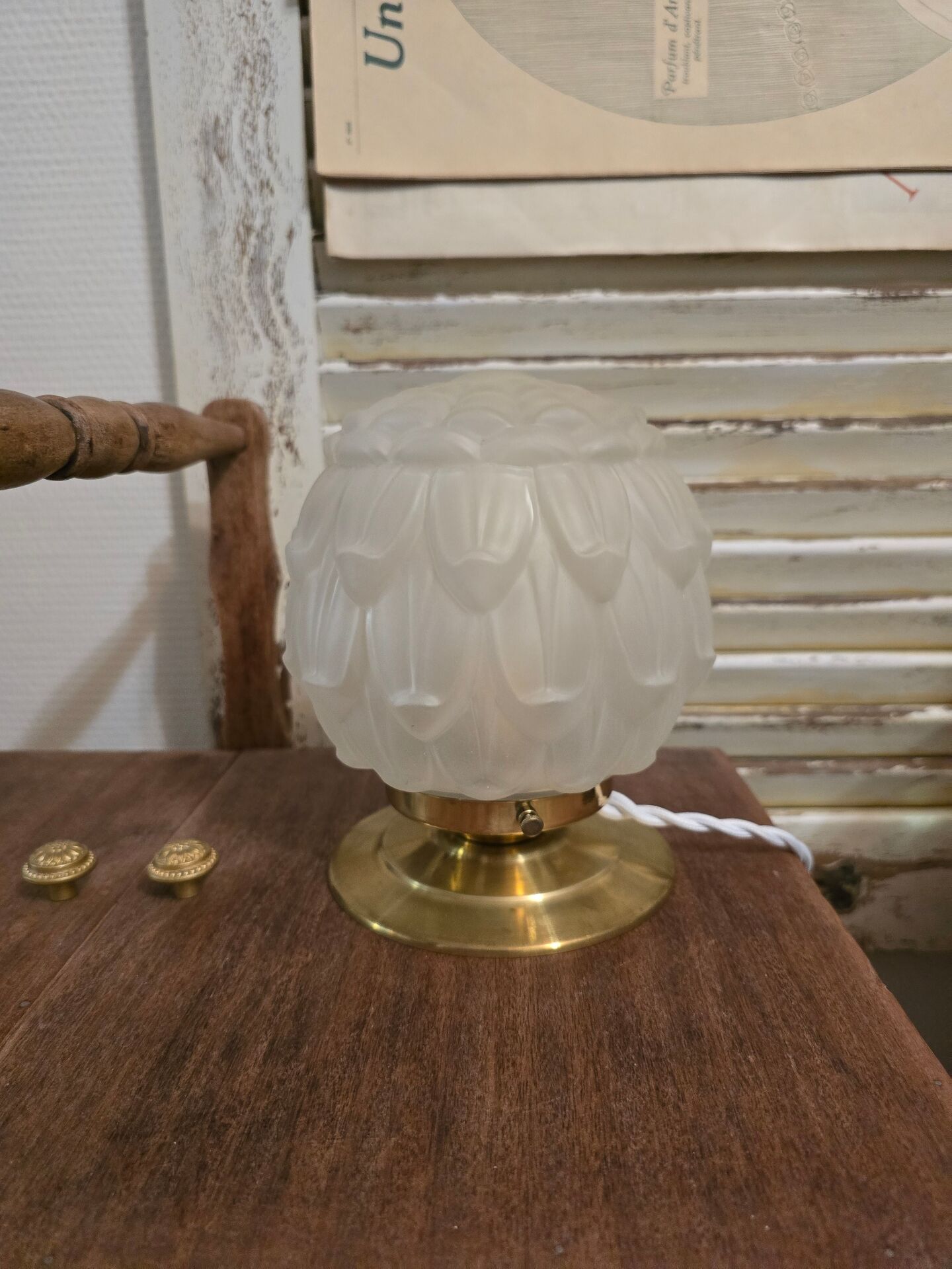 Vintage Art Deco table lamp with its artichoke globe.