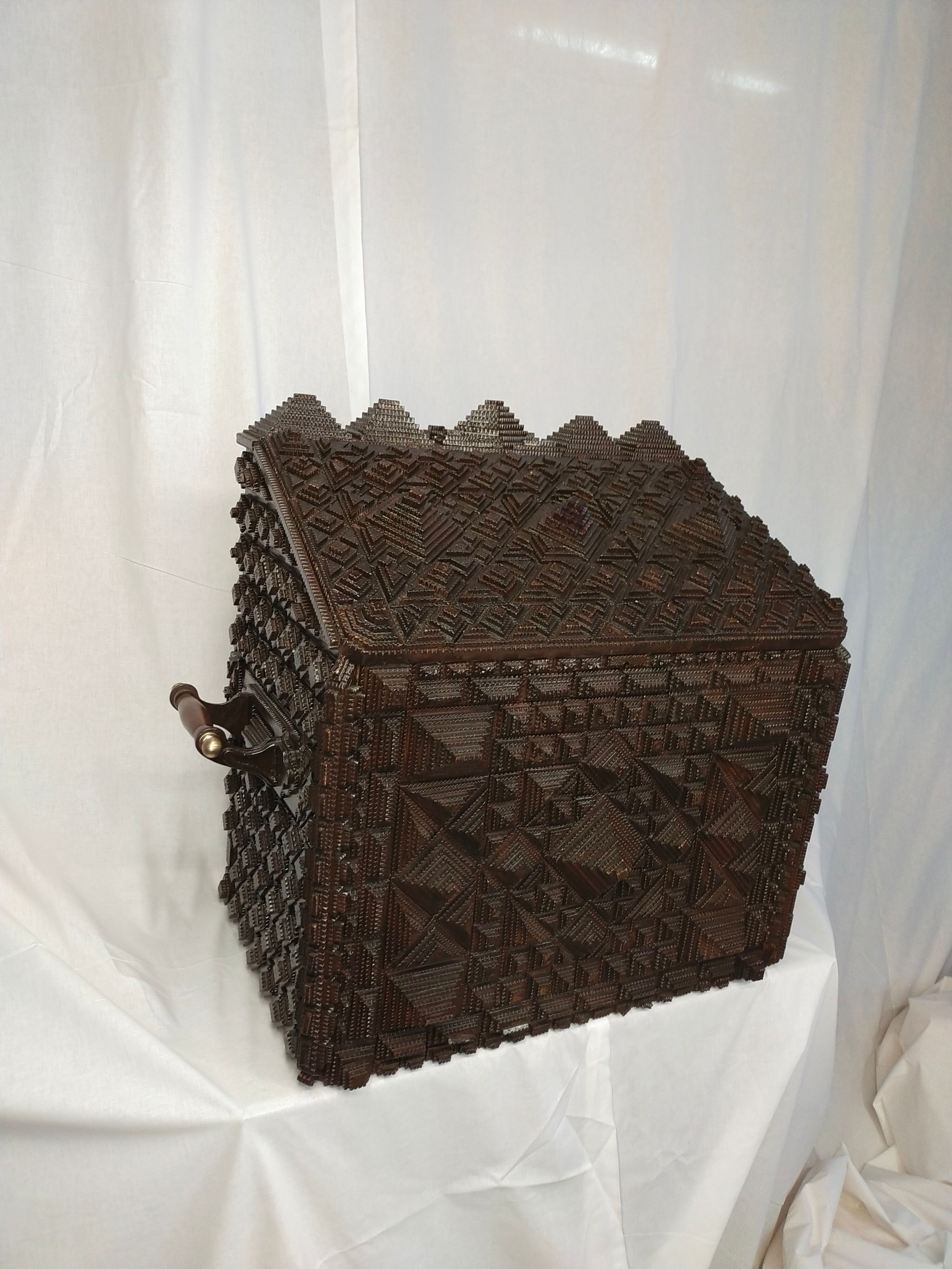 Chest folk art tramp art period 19 eme