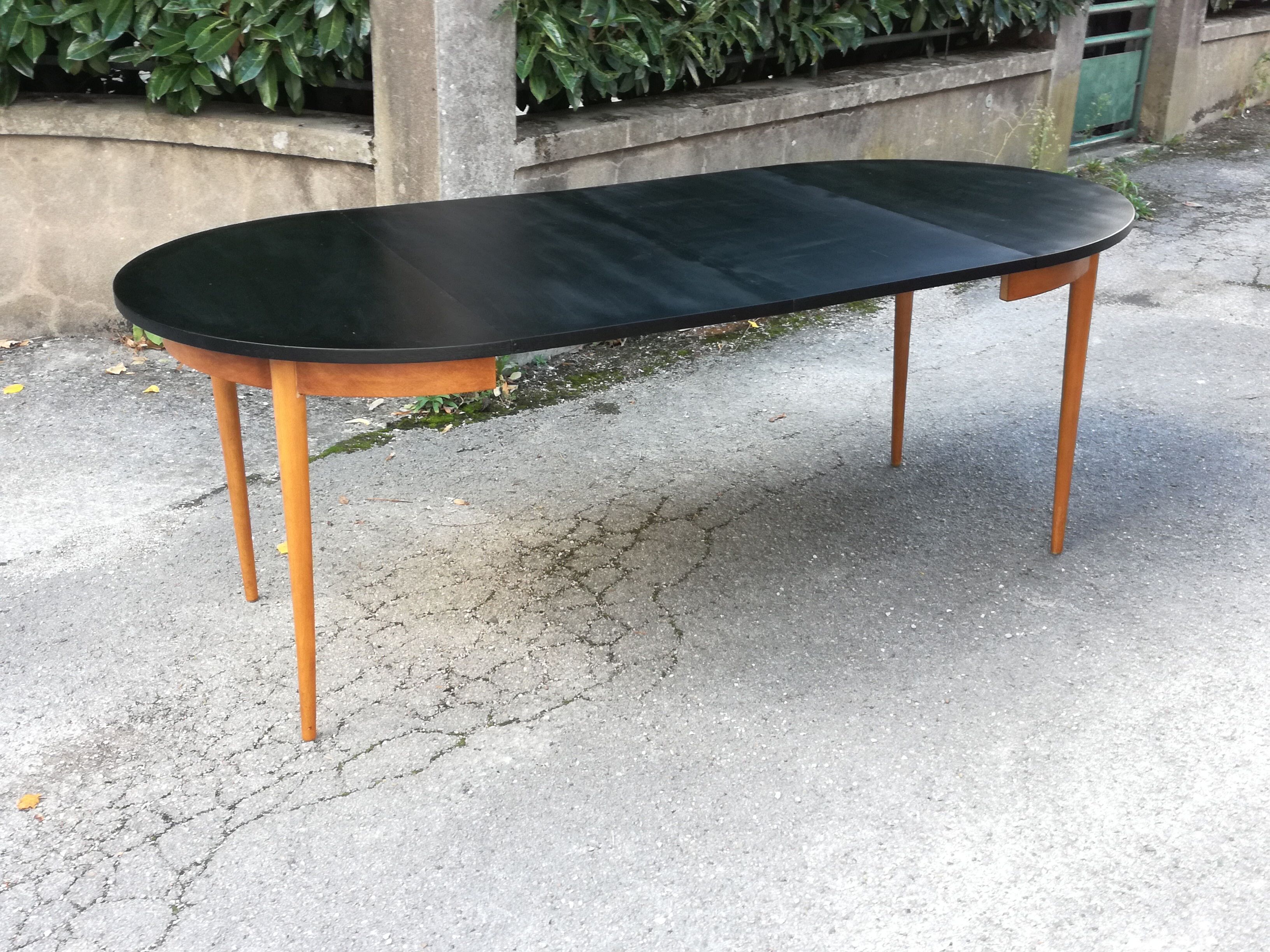 Expandable round dining table 2m46