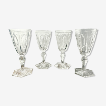4 wine glasses baccarat modèle «  à feuilles »