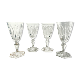 4 verres à vin baccarat modèle « à feuilles »