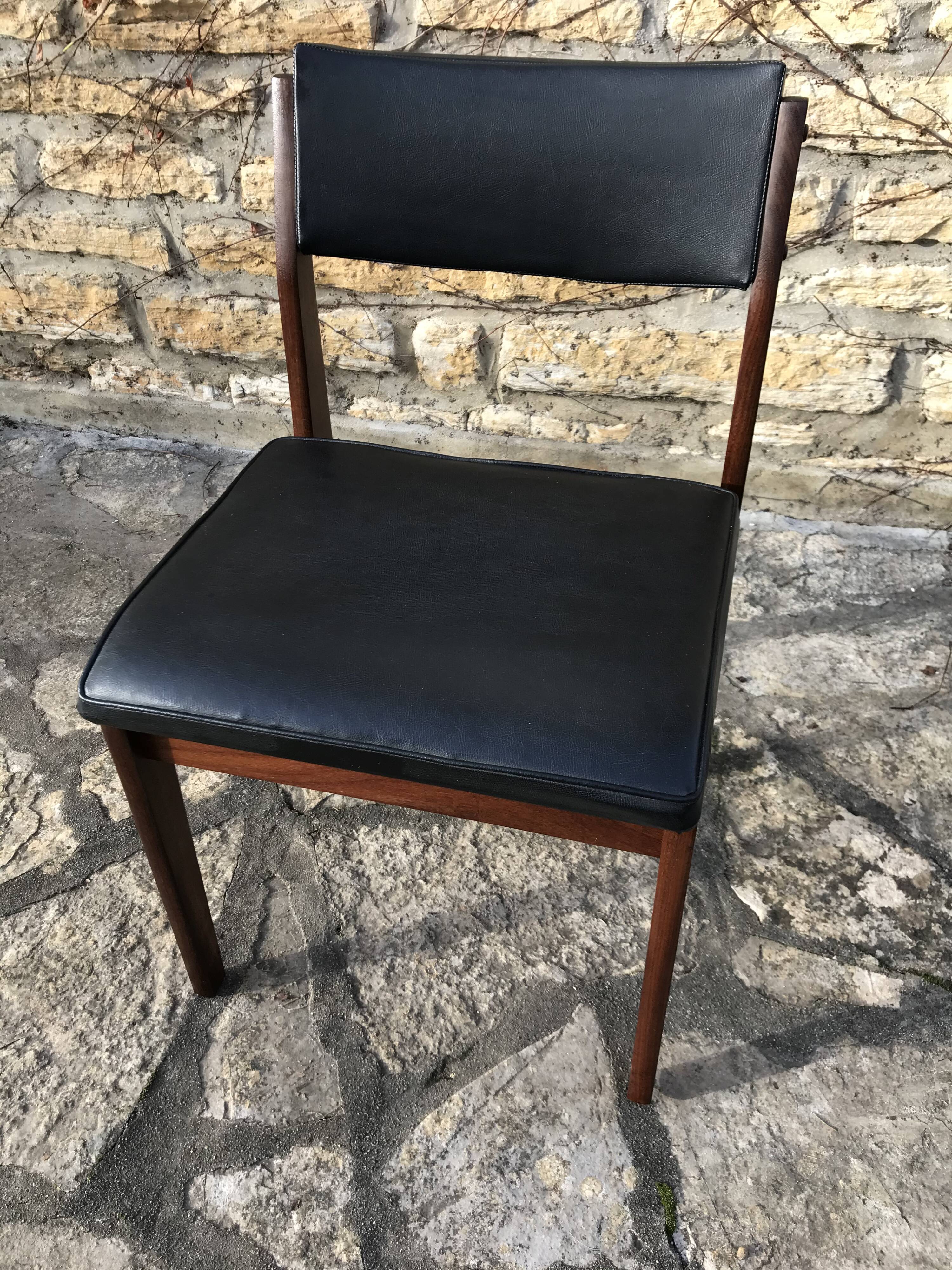 Chaise en bois et skaï