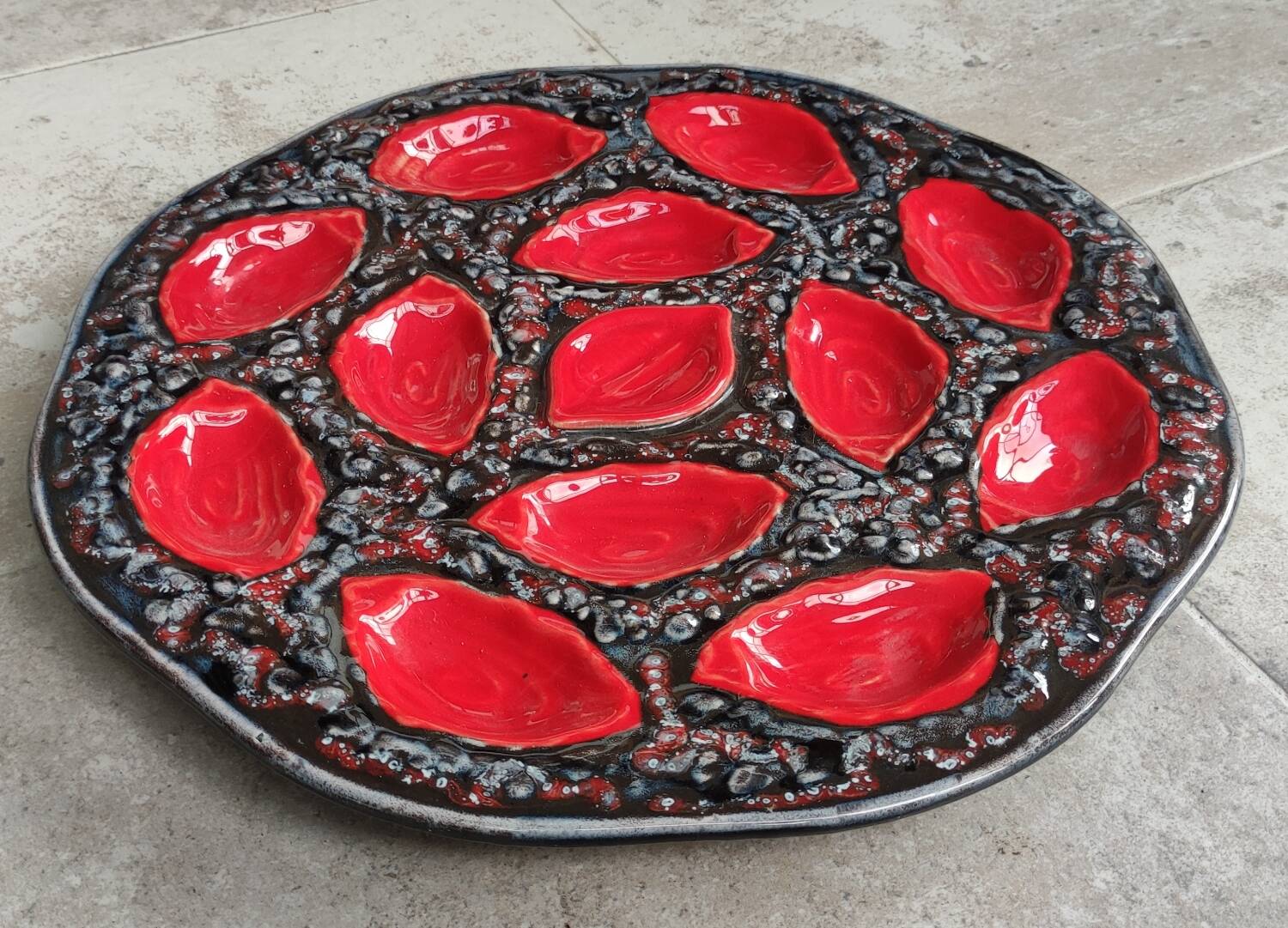 Oyster barbotine dish 1960s