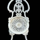 Suite de quatre chaises de jardin en fonte de style Victorien vers 190