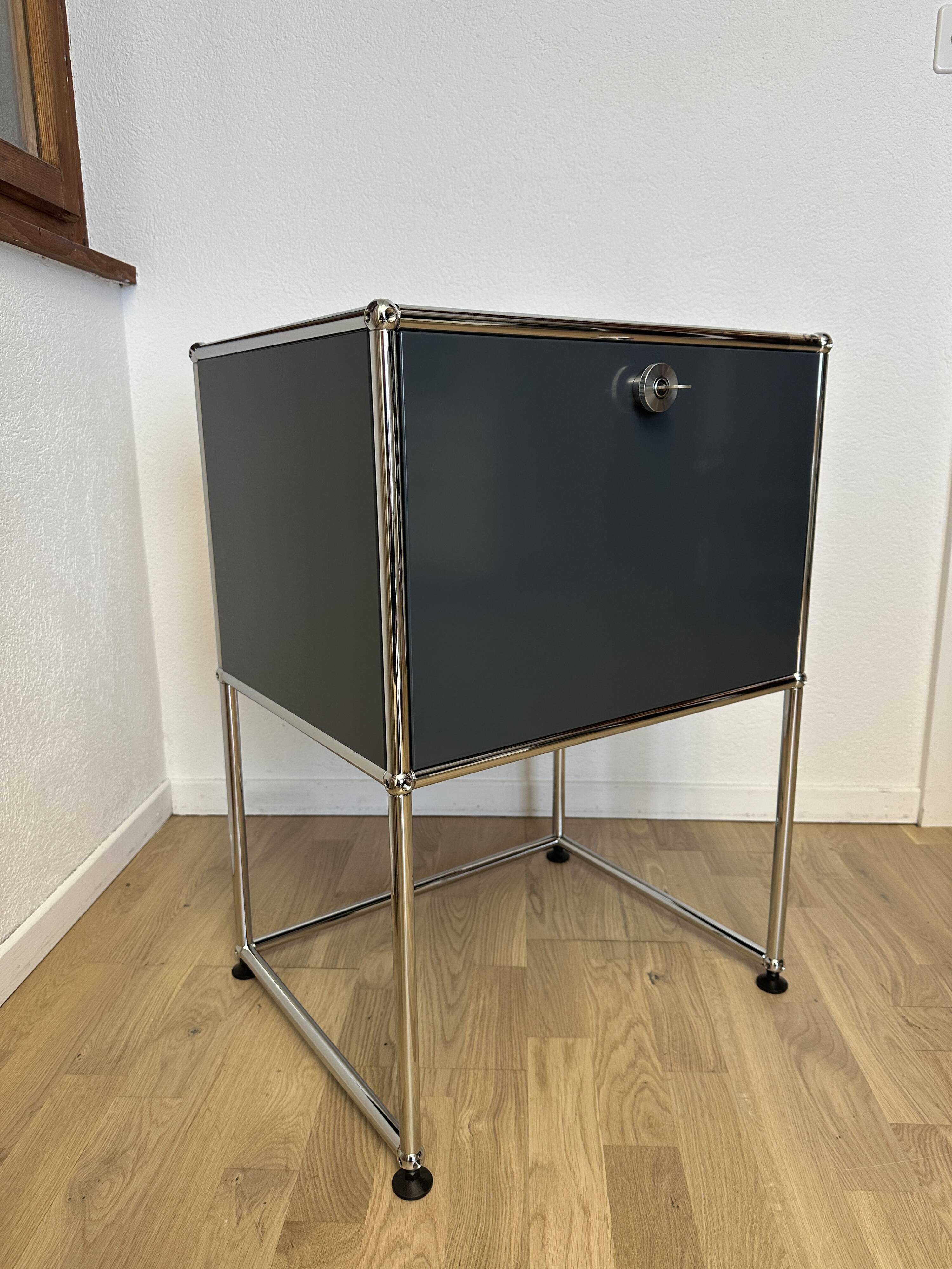 USM Haller side table in Anthracite Grey