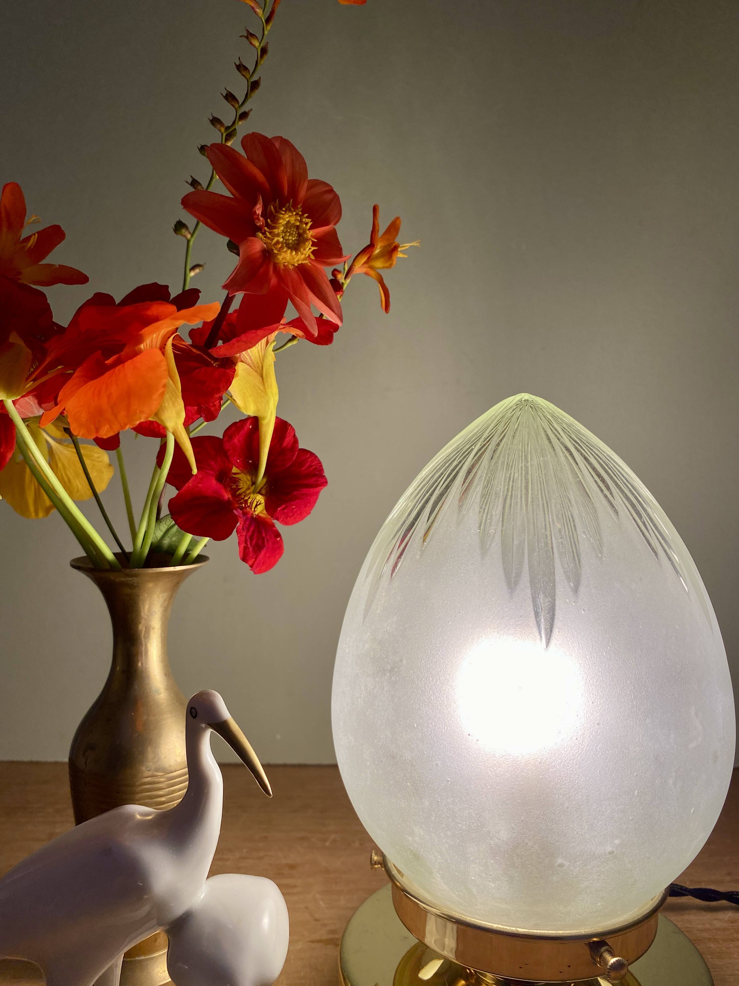 Vintage art deco globe table lamp in frosted glass