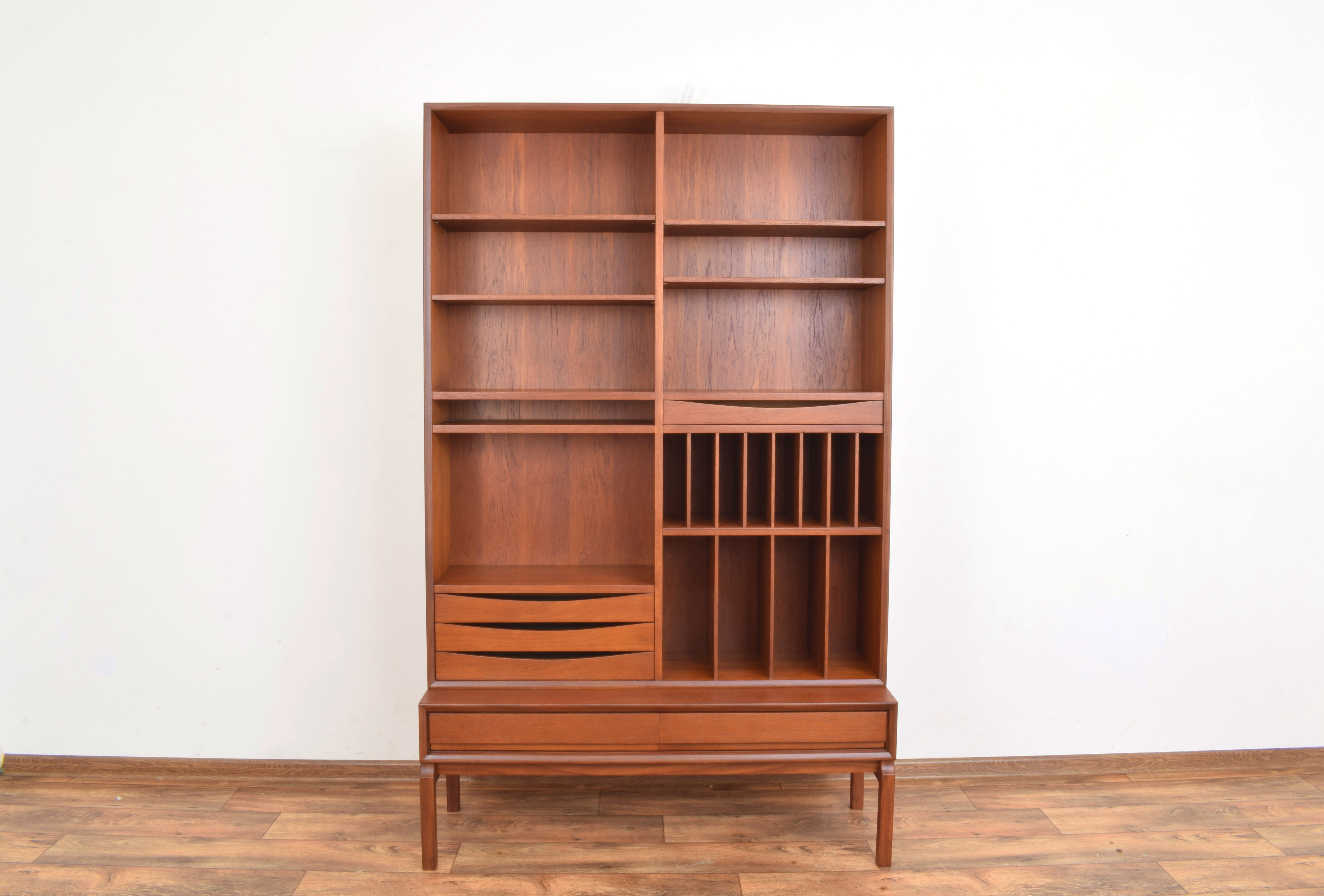 MTP Wall Unit by M. Grabiński