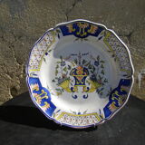 Grande assiette en faïence ancienne