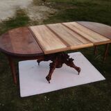 Round table with 3 extensions