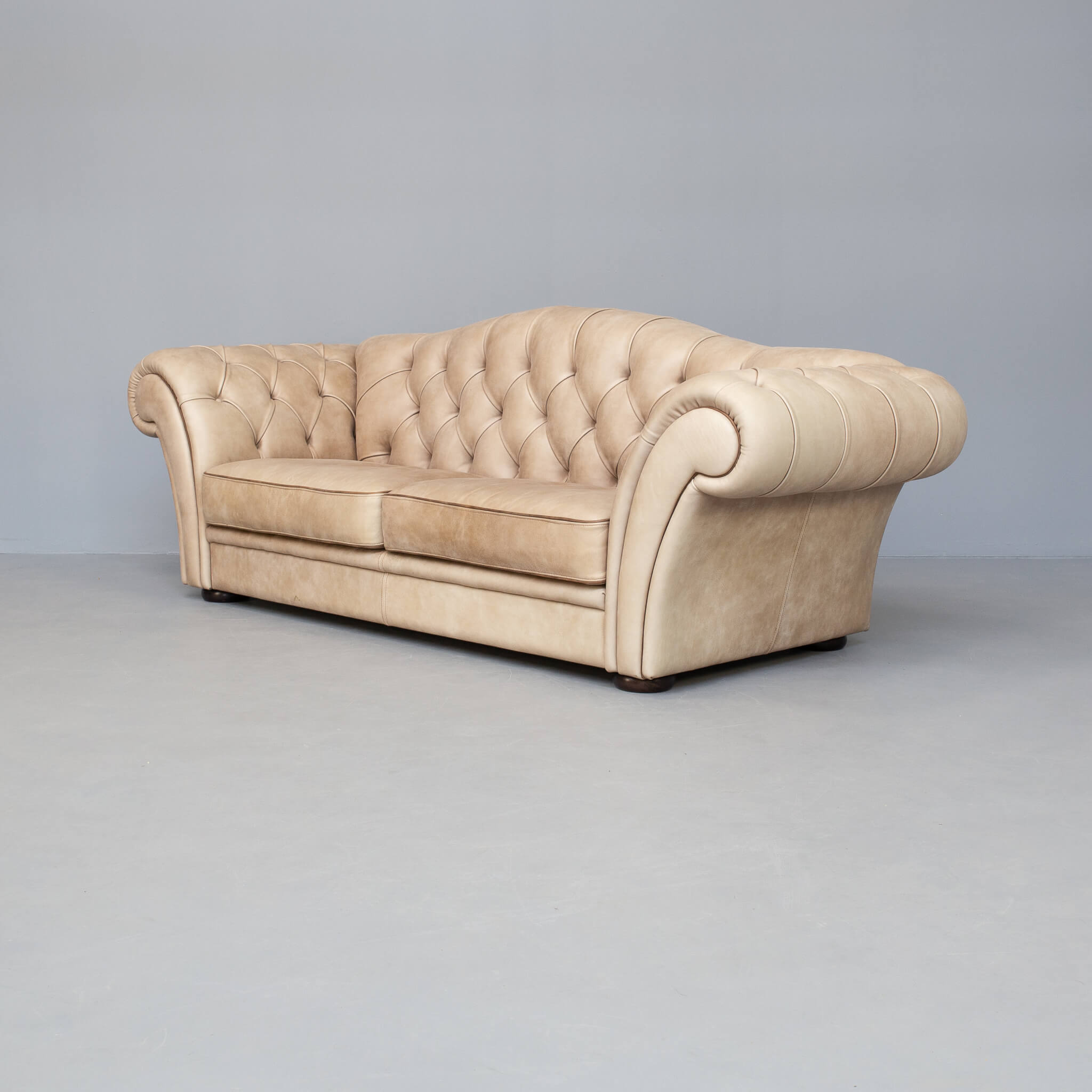 00s IDP italia ‘sahara’ chesterfield sofa