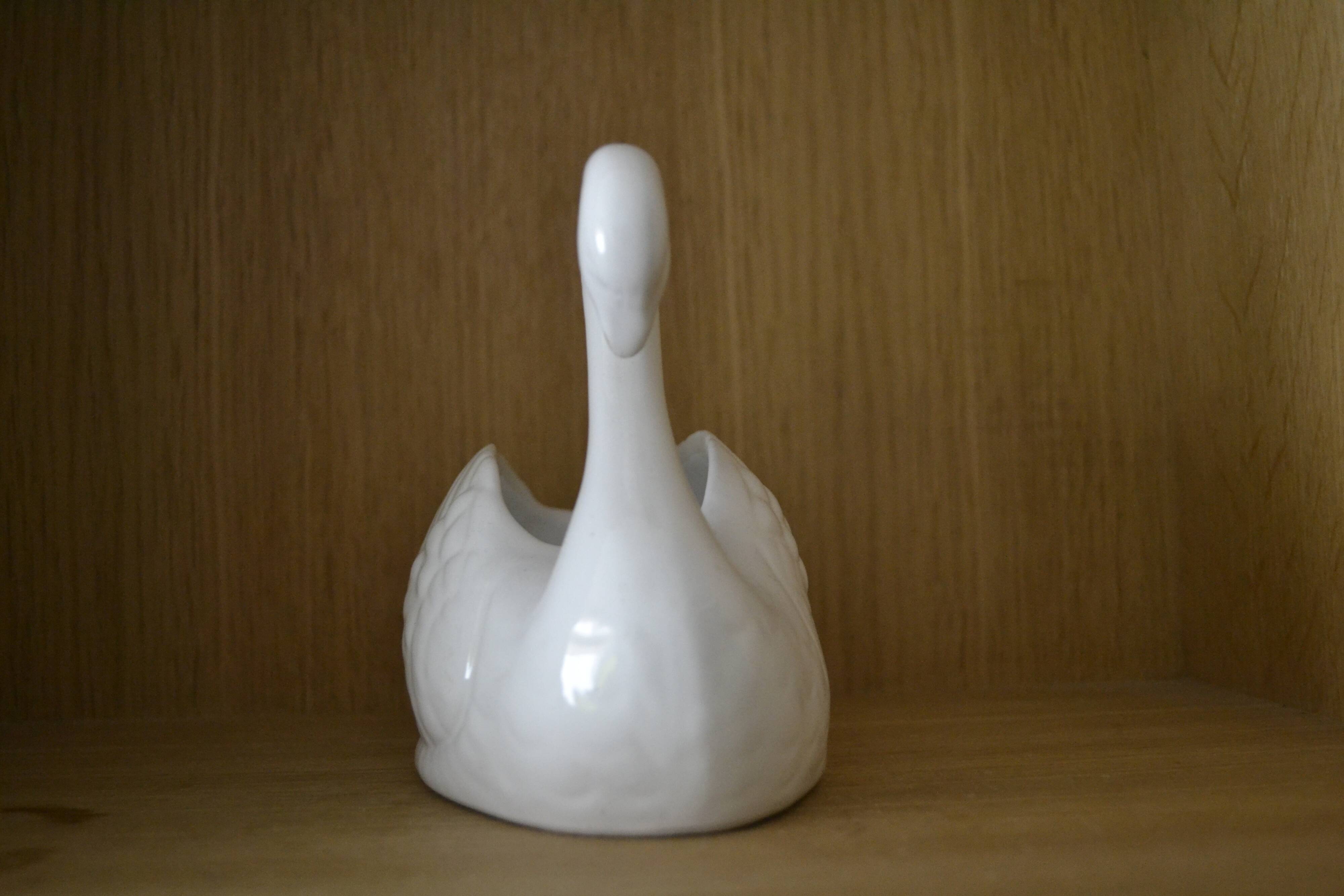 Swan planter