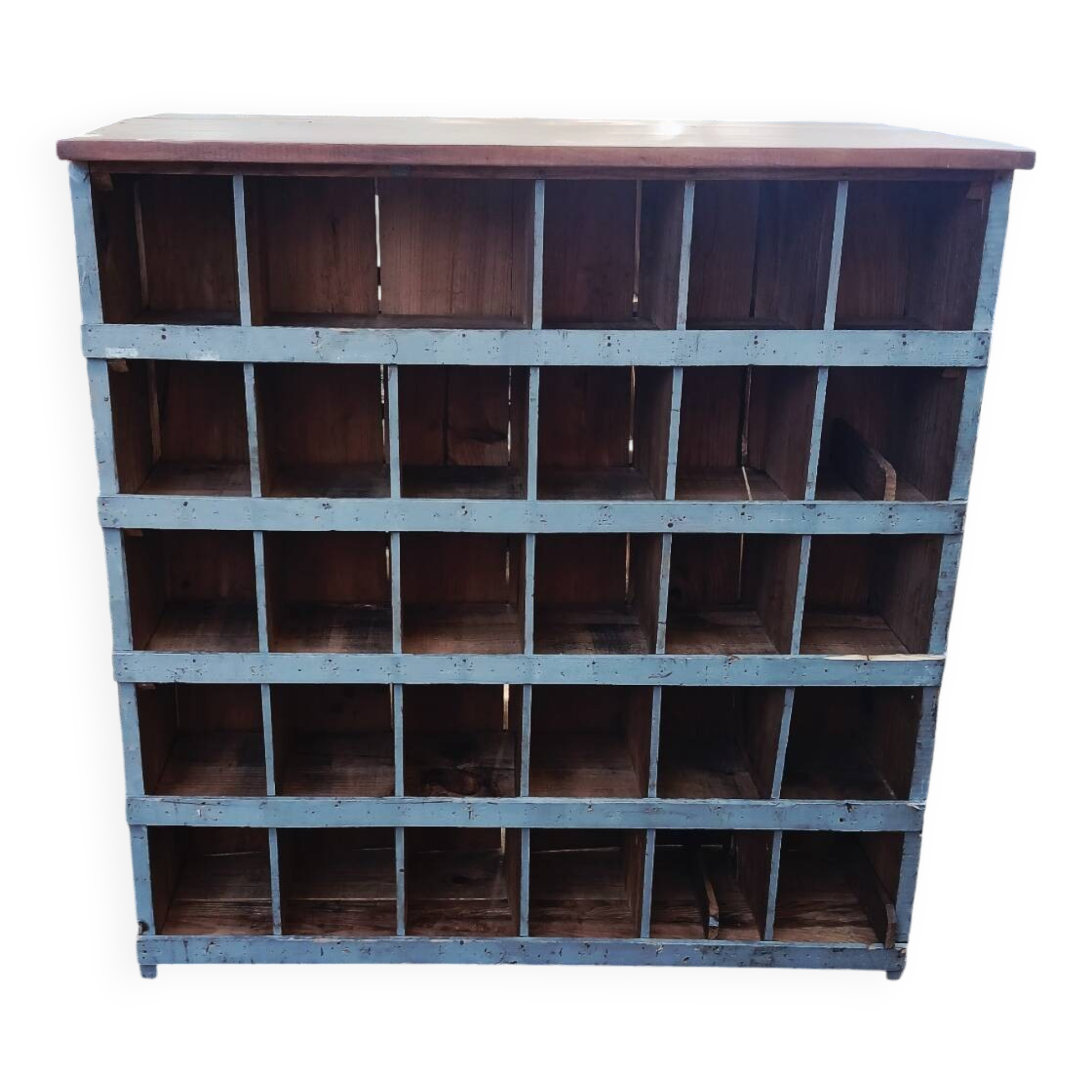 Workshop furniture with double-sided lockers