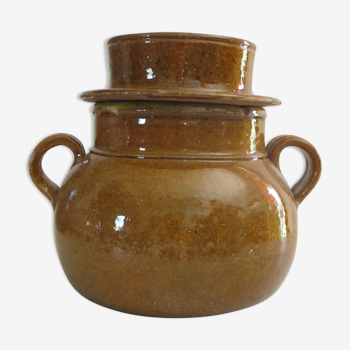 Glazed terracotta pot called pignate in Provence